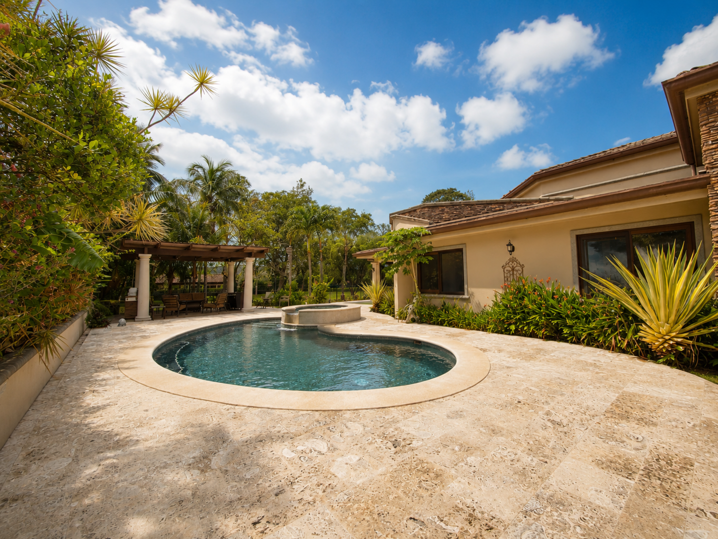 Luxury house for sale Hacienda Los Reyes La Guacima