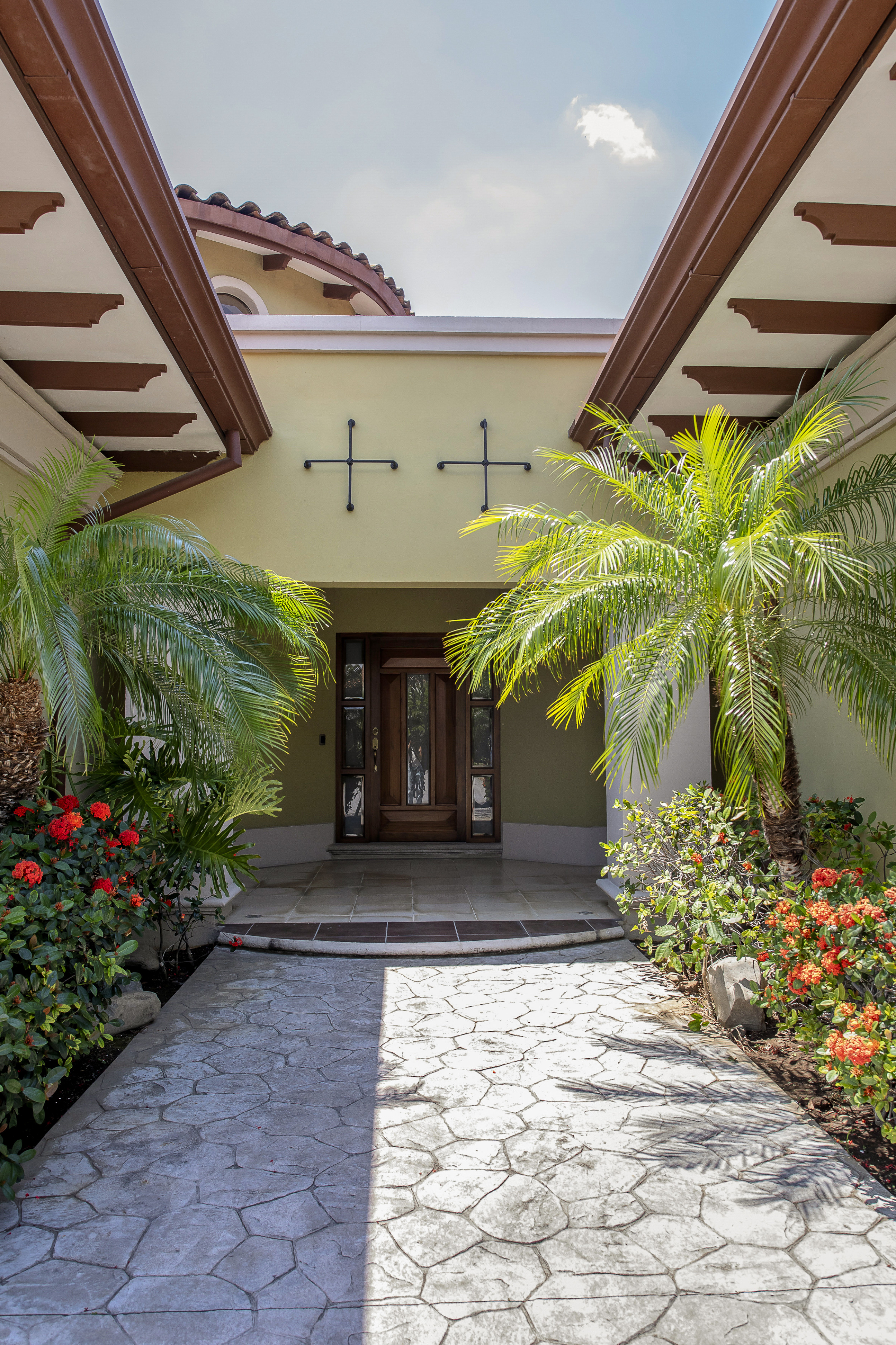Stunning Single-Level Home in Bosques de Lindora, Santa Ana | 4 Bedrooms, Luxury Amenities & Prime Location