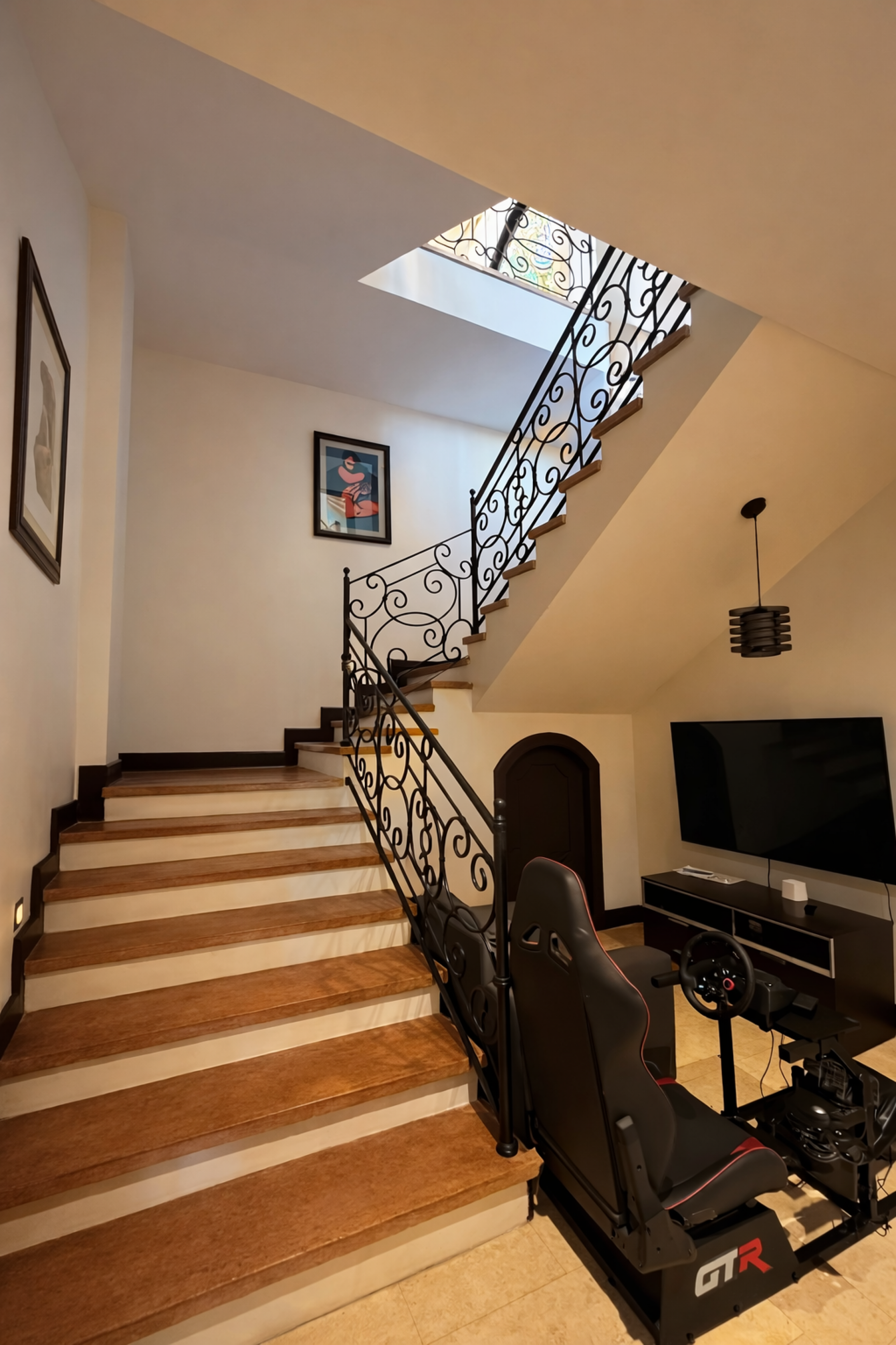 Tuscan-Style Luxury Residence for Sale – Pozos, Santa Ana