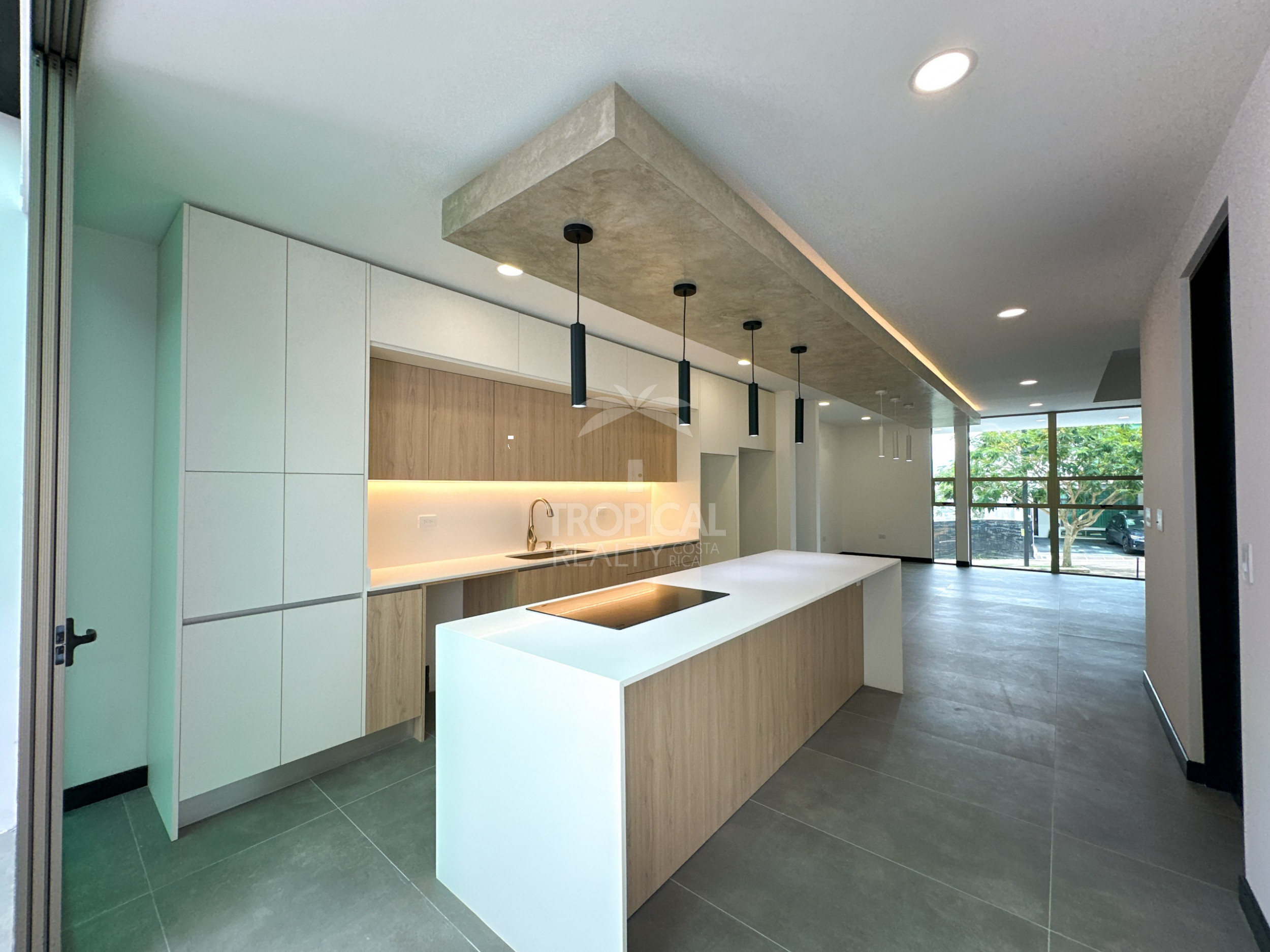 Discover your dream home in the prestigious Bonavista Condominium!