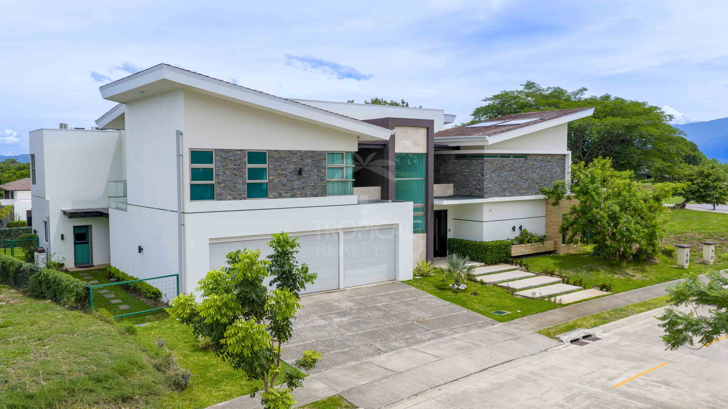 Luxury Contemporary Residence in Hacienda Espinal – Exceptional Spaces for Elevated Living