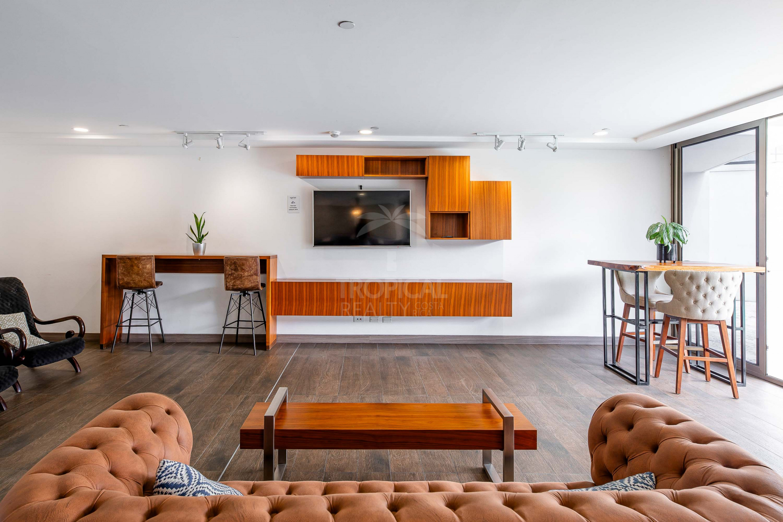 Luxury 10th Floor Condo with Panoramic Views in Nunciatura