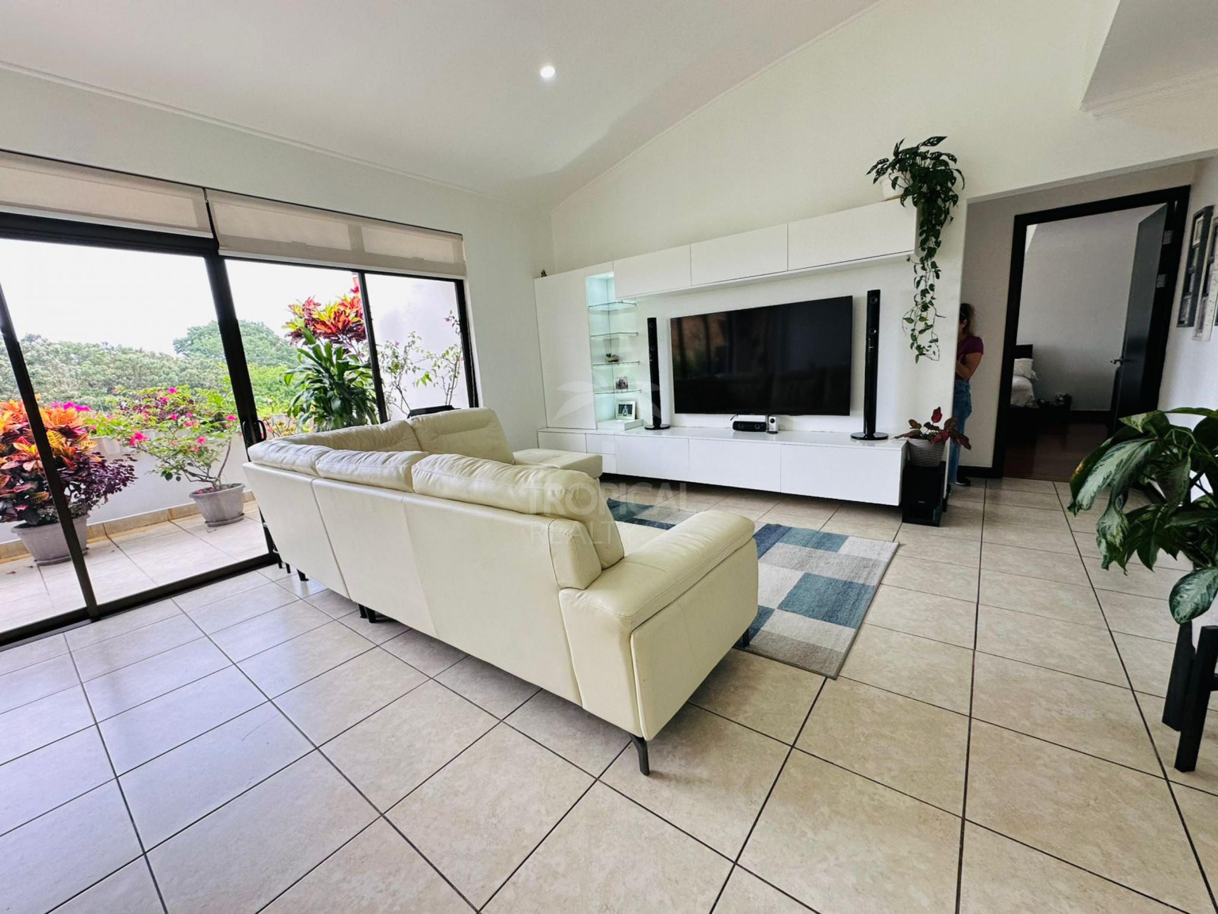 One-Level Penthouse in Avalon Country, Santa Ana – $240,000