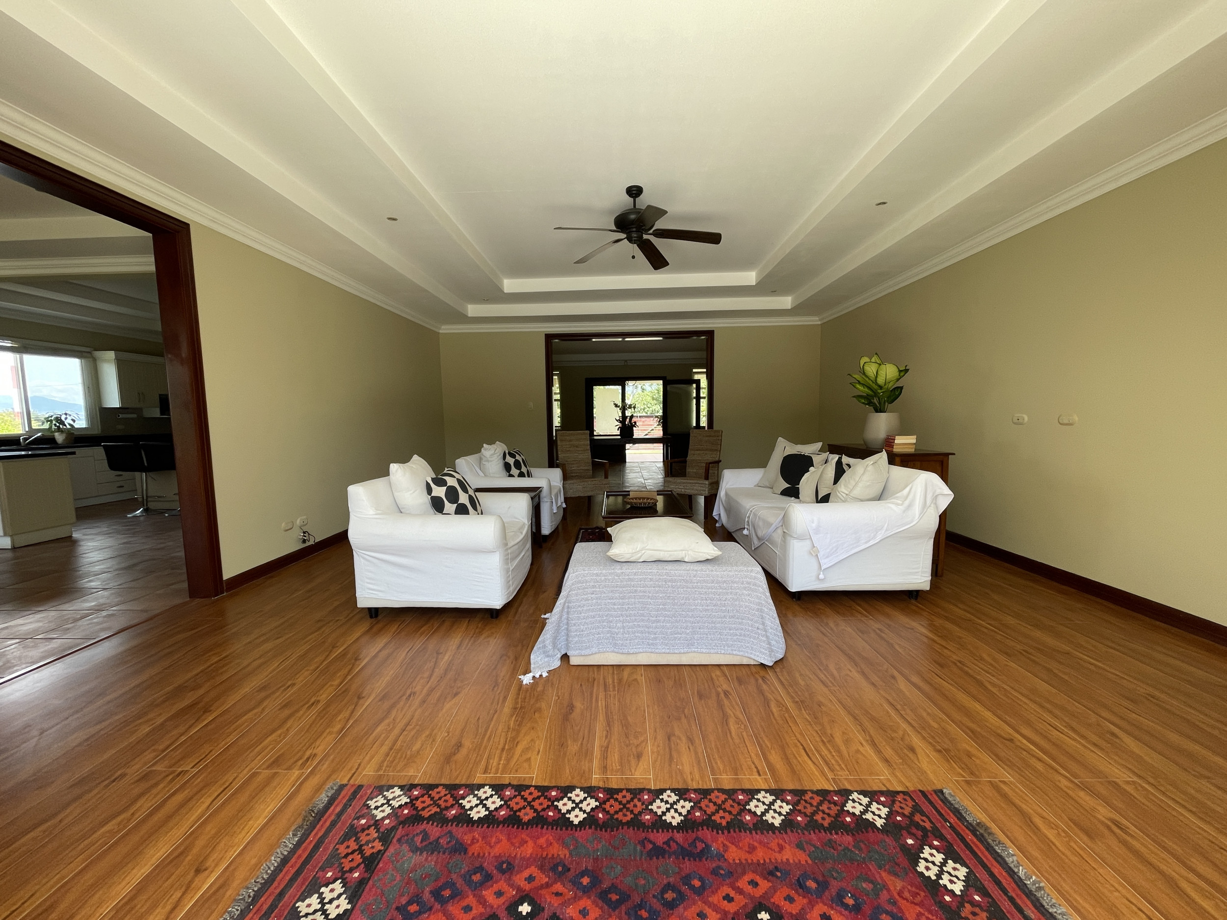 House for sale in Ciudad Colón, El Rodeo – With Pool and Spacious Green Areas