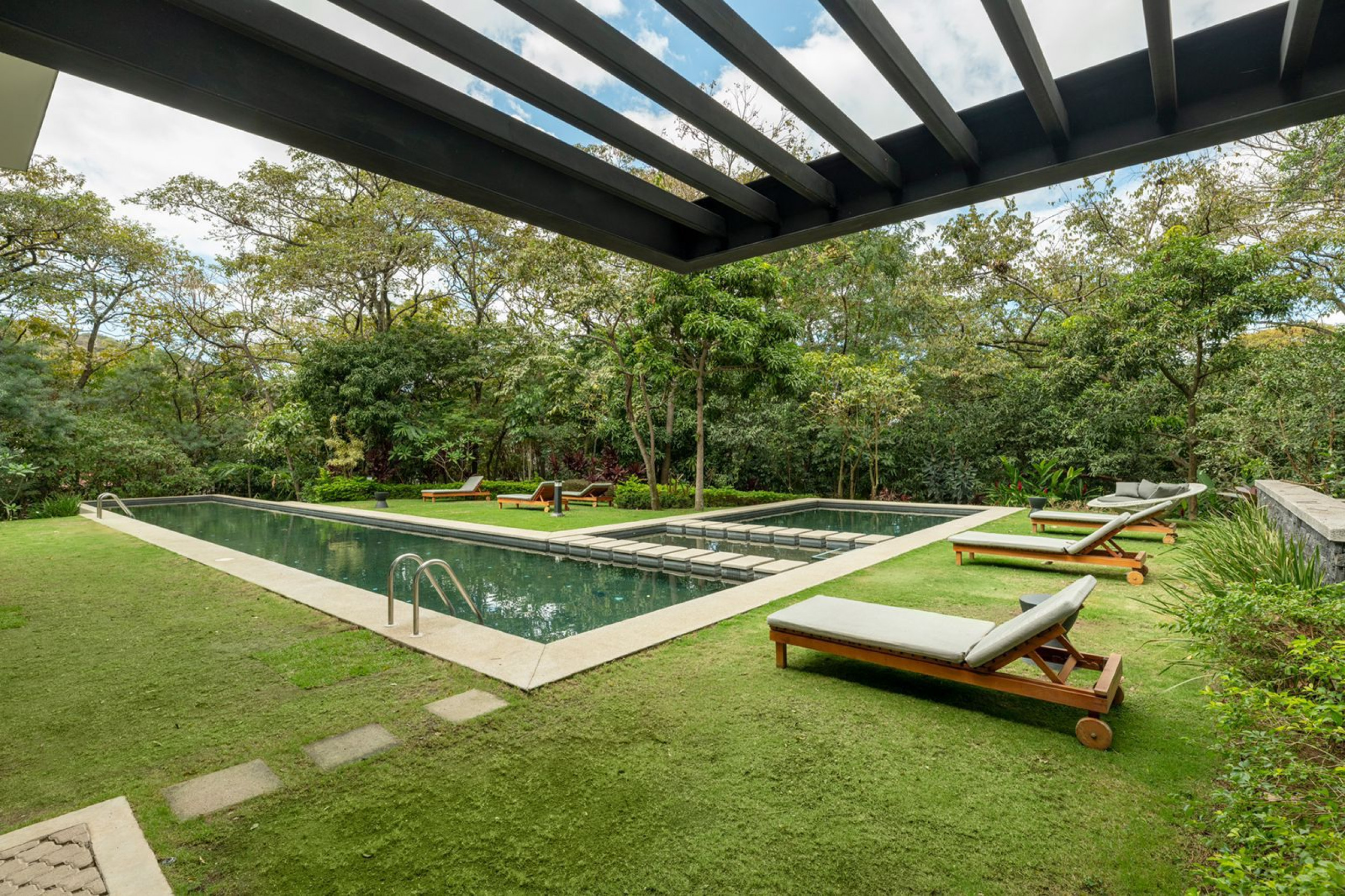 Luxury penthouse for sale in Guachipelin 203, Escazu