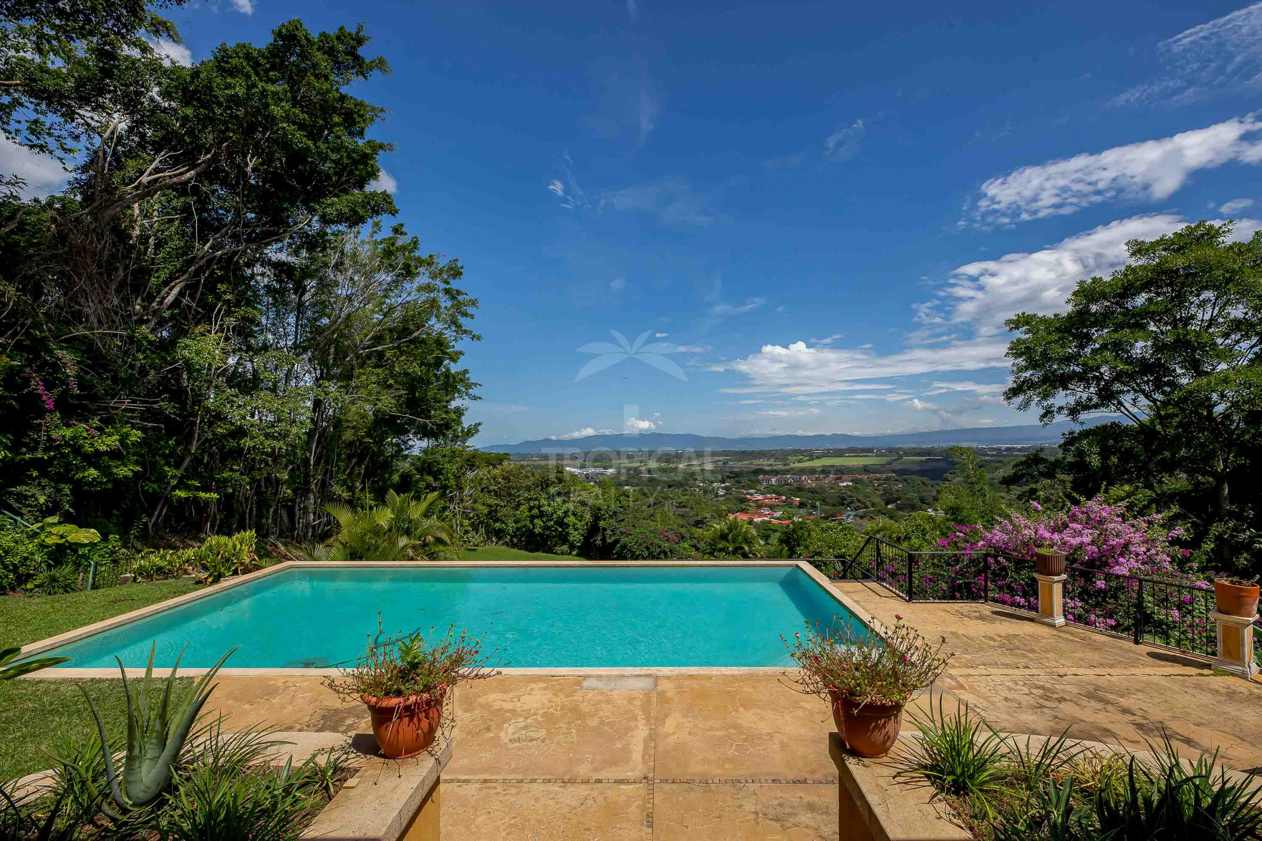 Elegant Italian-Style Villa with Mountain Views – Near Santa Ana, Costa Rica