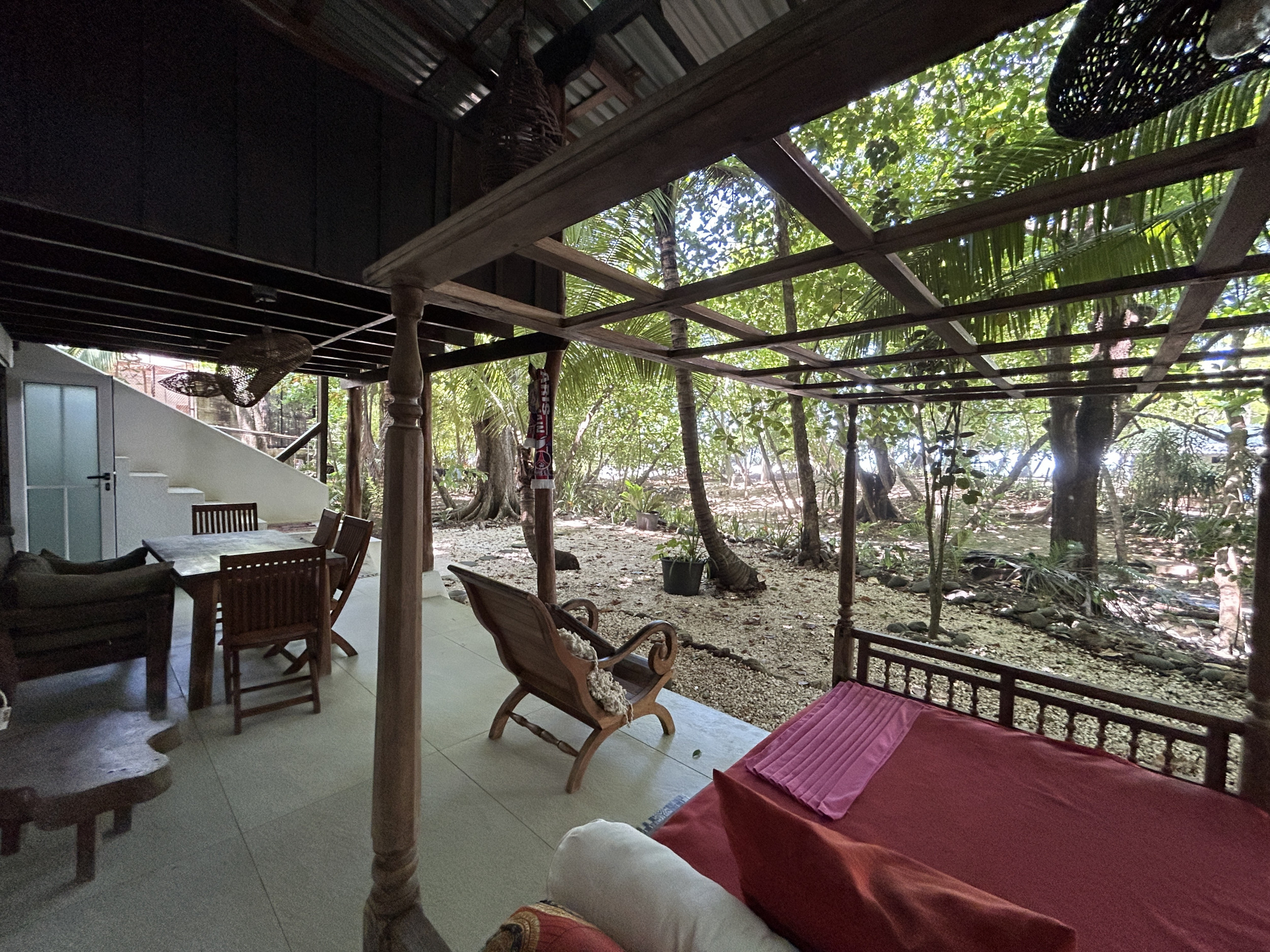 Beachfront house for rent in Santa Teresa