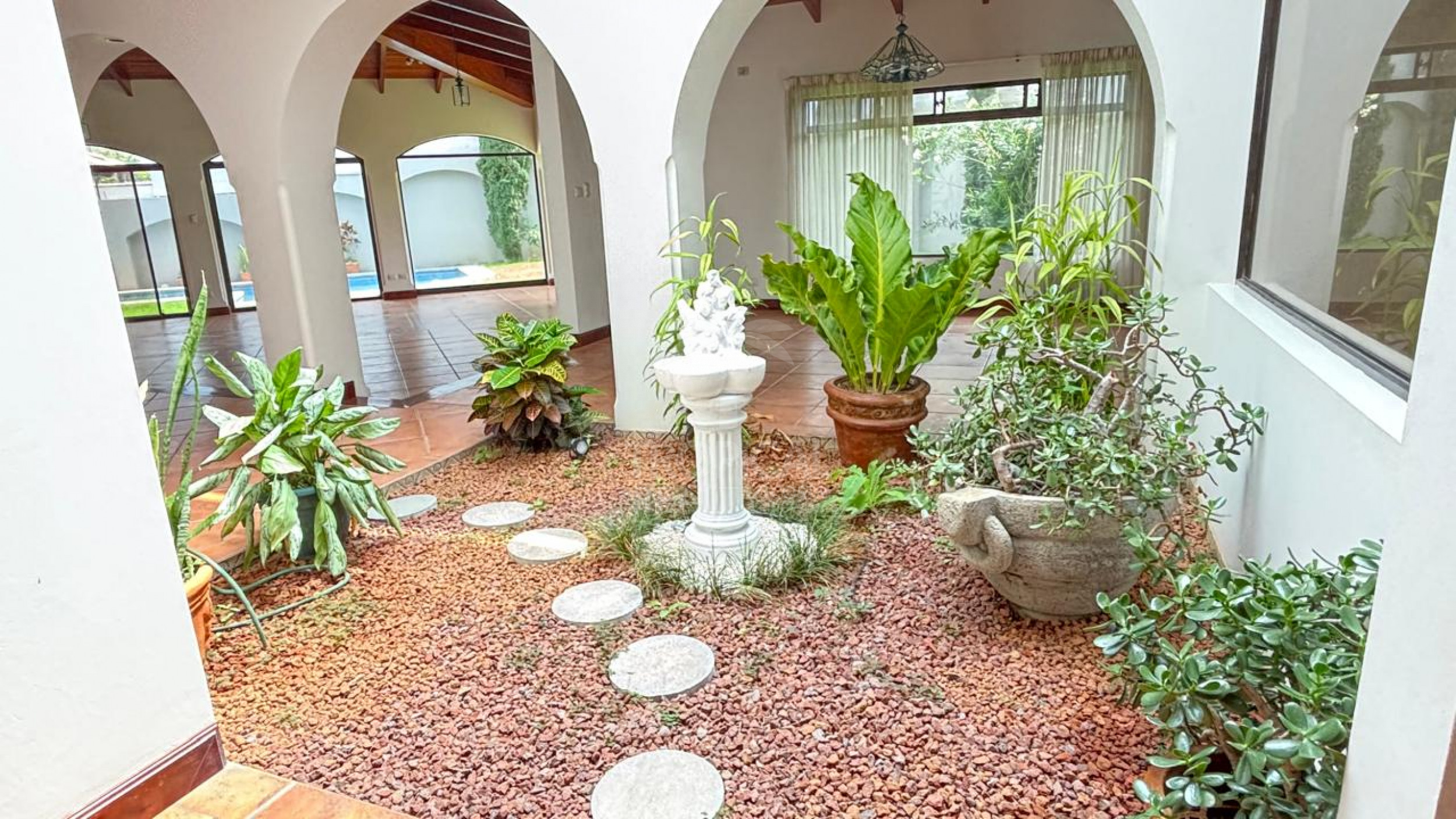 Independent Luxury Residence in Los Laureles, Escazú