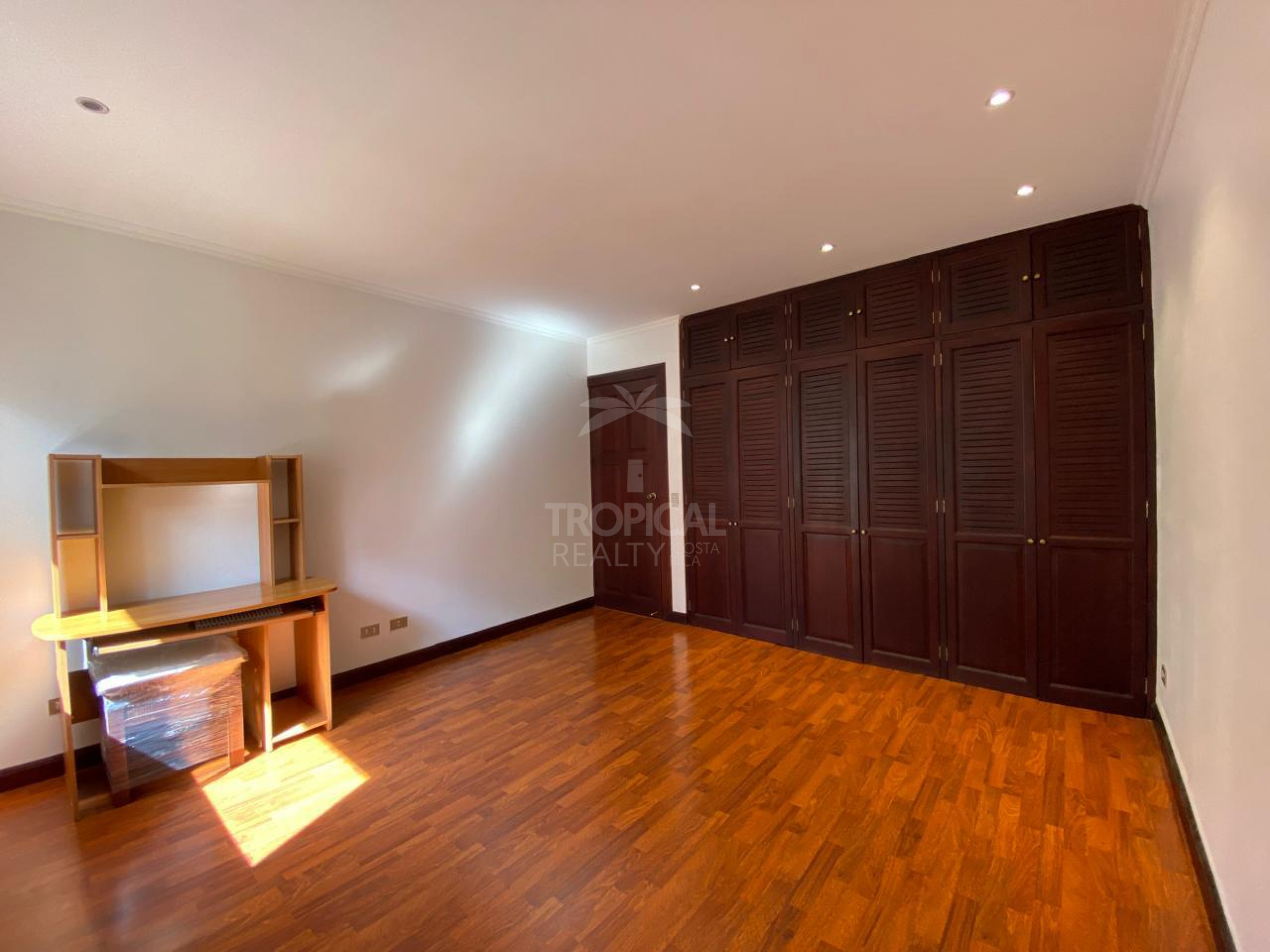 Spacious Semi-Furnished Apartment for Rent and Sale – Alto de las Palomas, Escazú