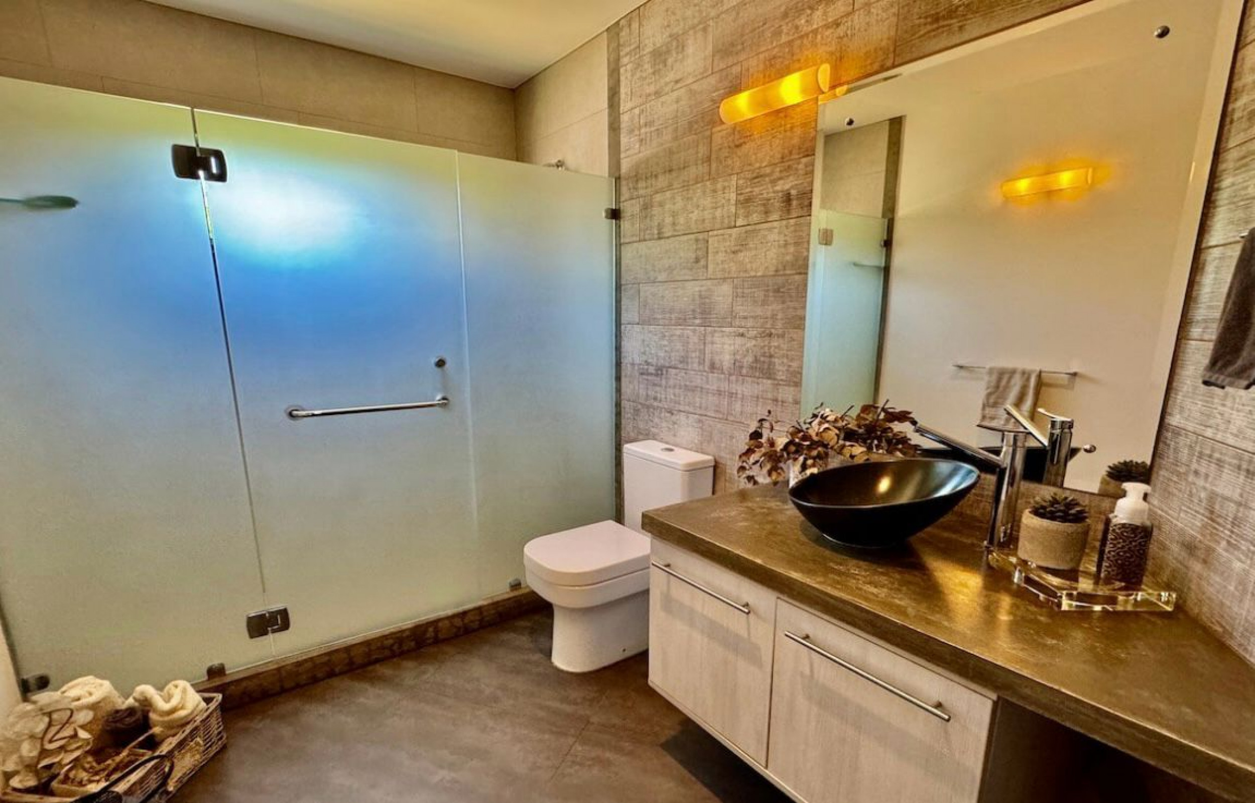 Charming two-story residence in Los Reyes La Guacima SOLD