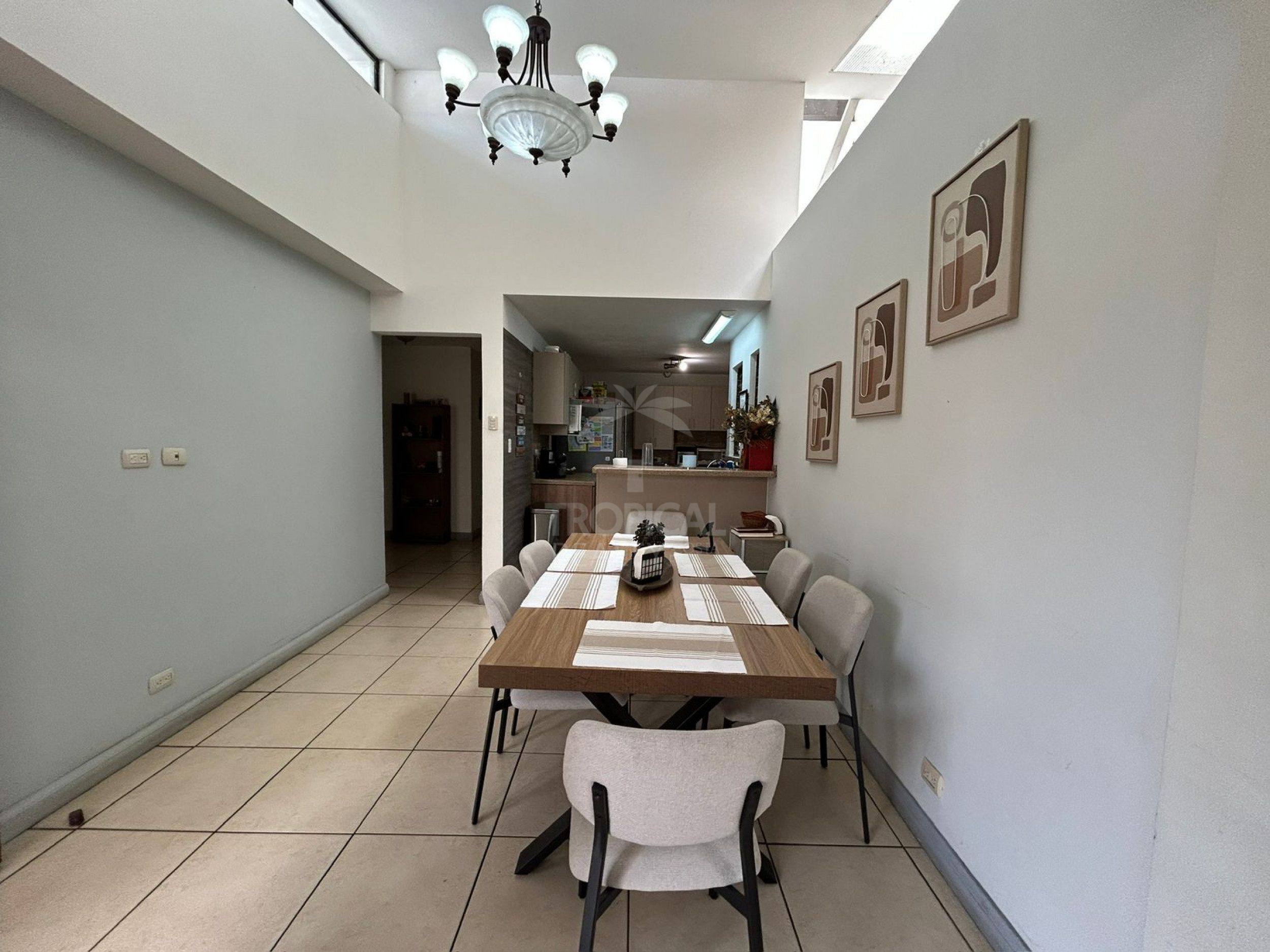 Independent Home for Sale in San Francisco de Dos Ríos – Spacious Layout, Office & Patio