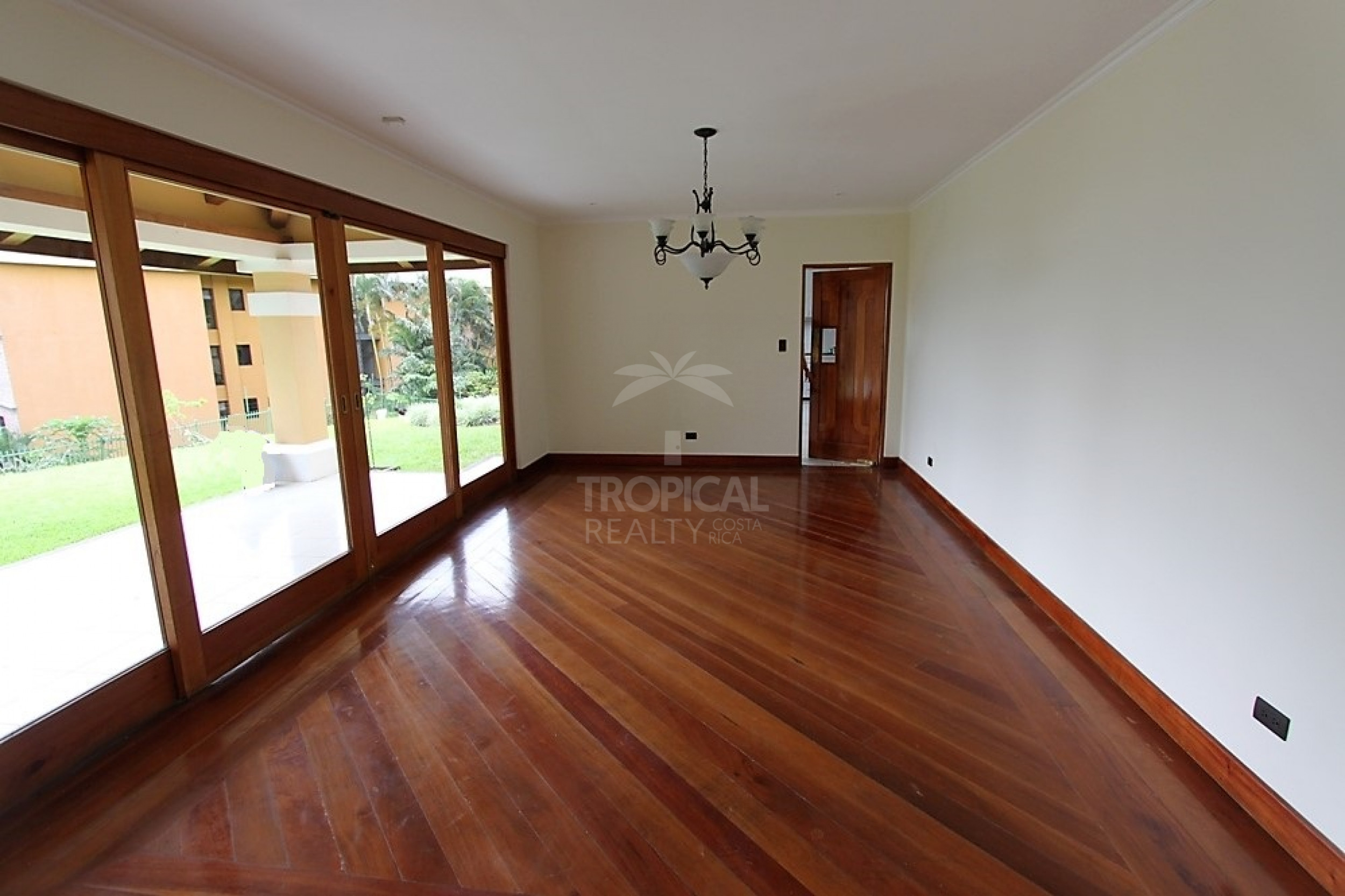Single-Story Independent Home with Panoramic Valley Views in Jaboncillos, Escazú