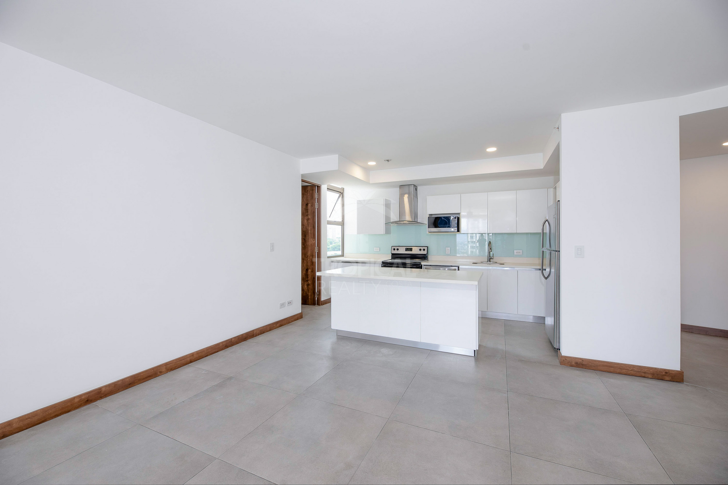 Luxury 10th Floor Condo with Panoramic Views in Nunciatura