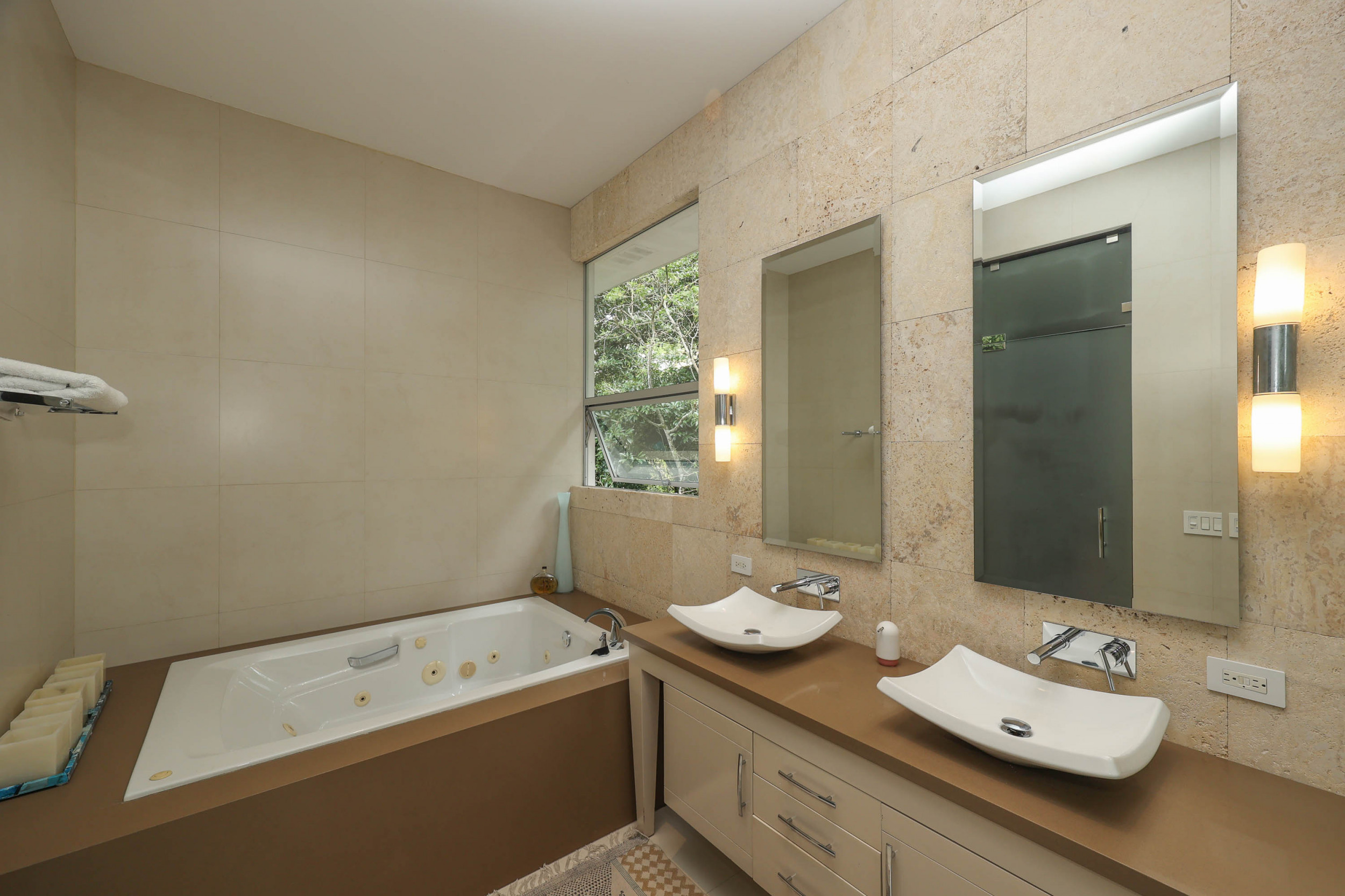 Exclusive Contemporary Home with Forest Views in Cerro Colón
