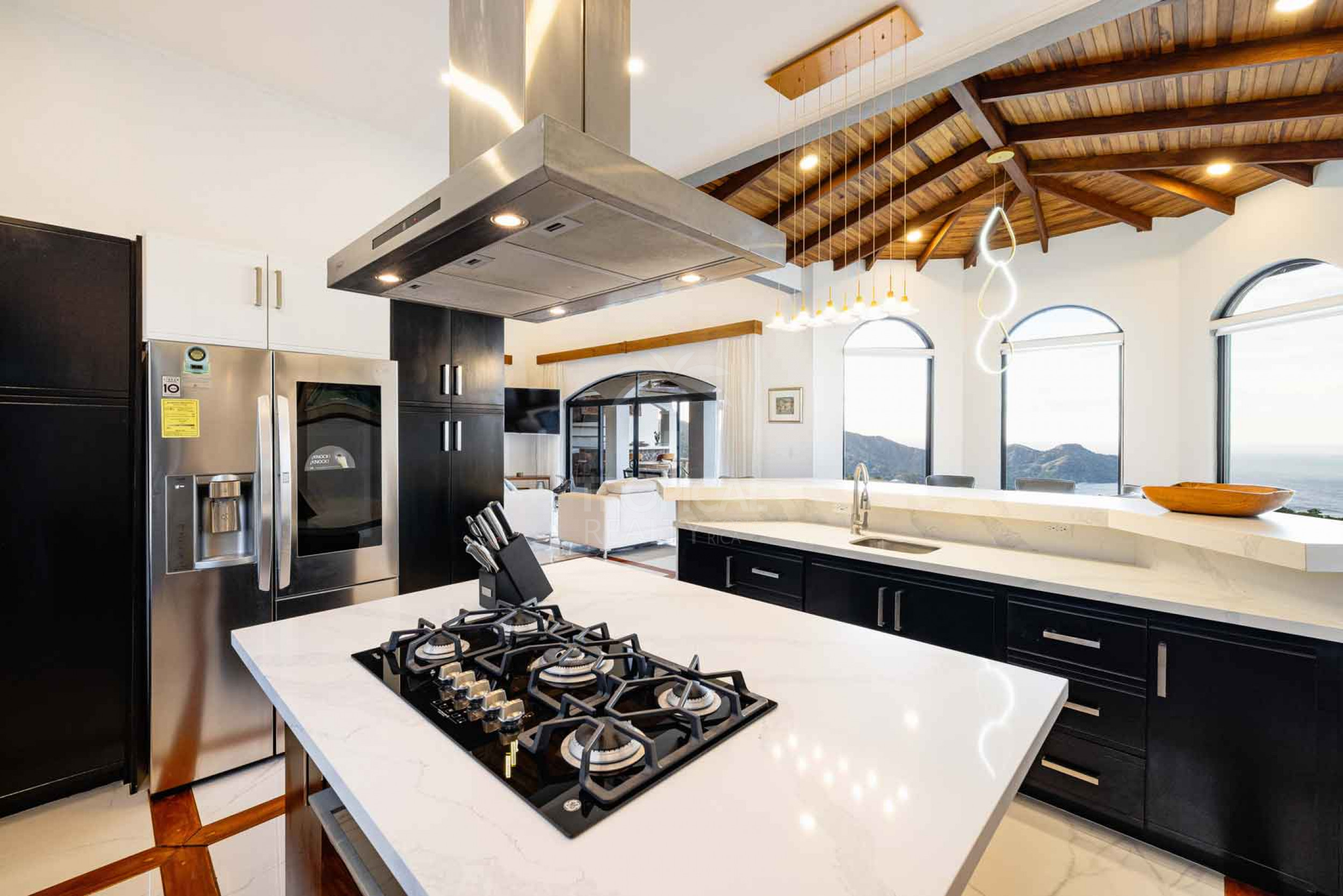 Luxury Villa in Guanacaste with Infinity Pool and Panoramic Ocean & Volcano Views