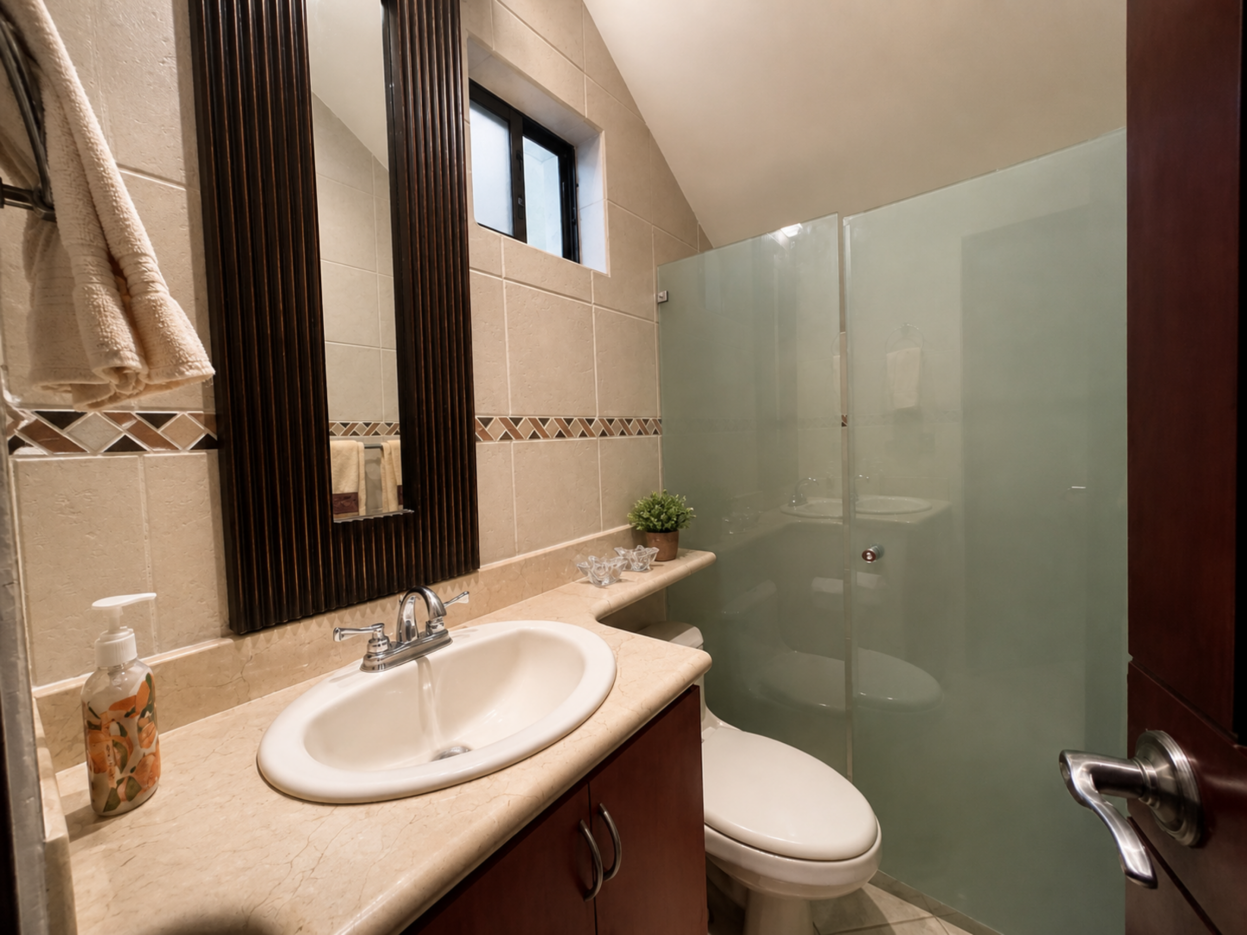 Luxury Home for Sale in Los Pinos Gated Community, Jaboncillos – Escazú | Panoramic Views & 24/7 Security