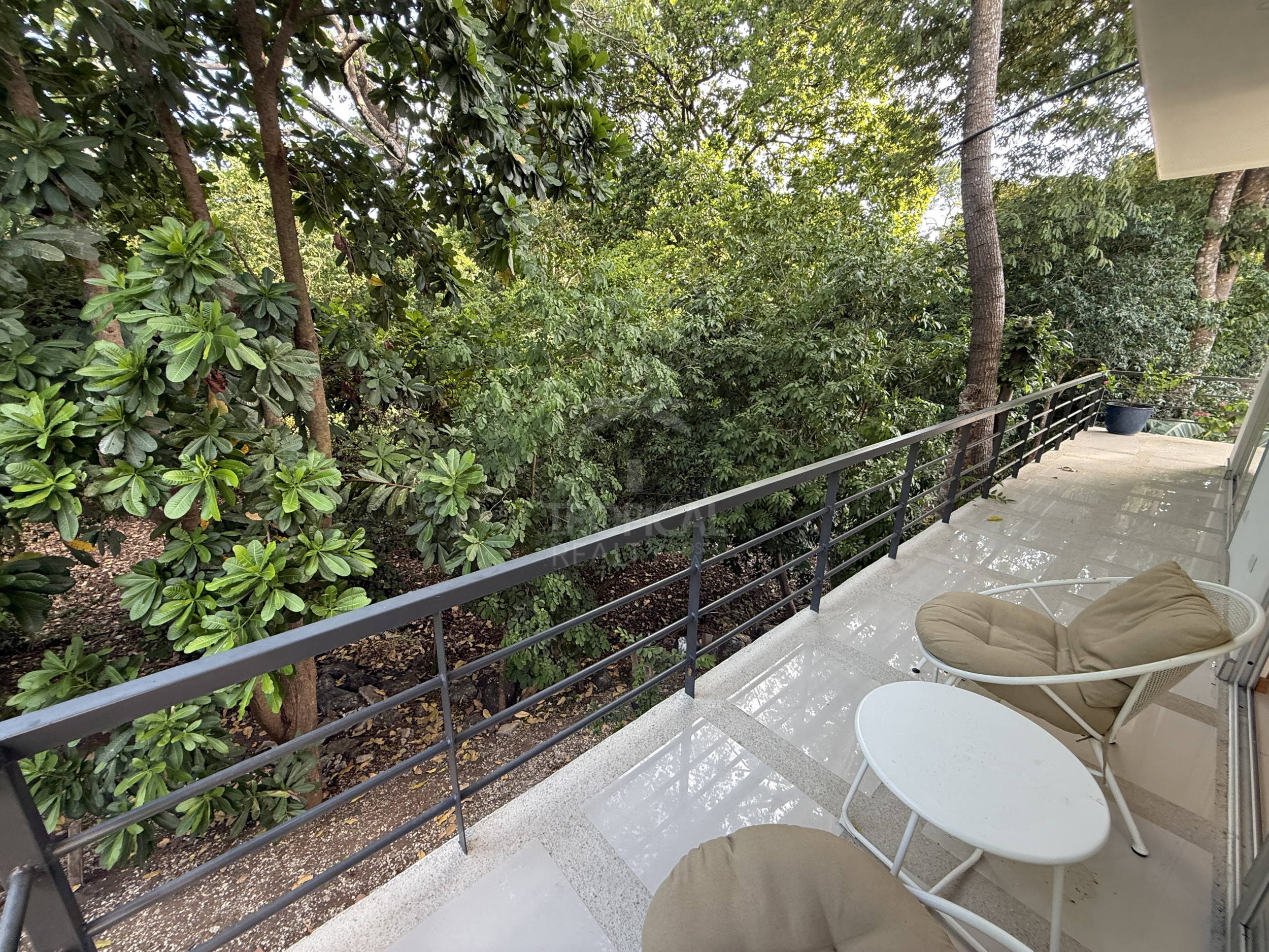 Long-Term Rental: Furnished 1-Bedroom Apartment in Surfside, Playa Potrero