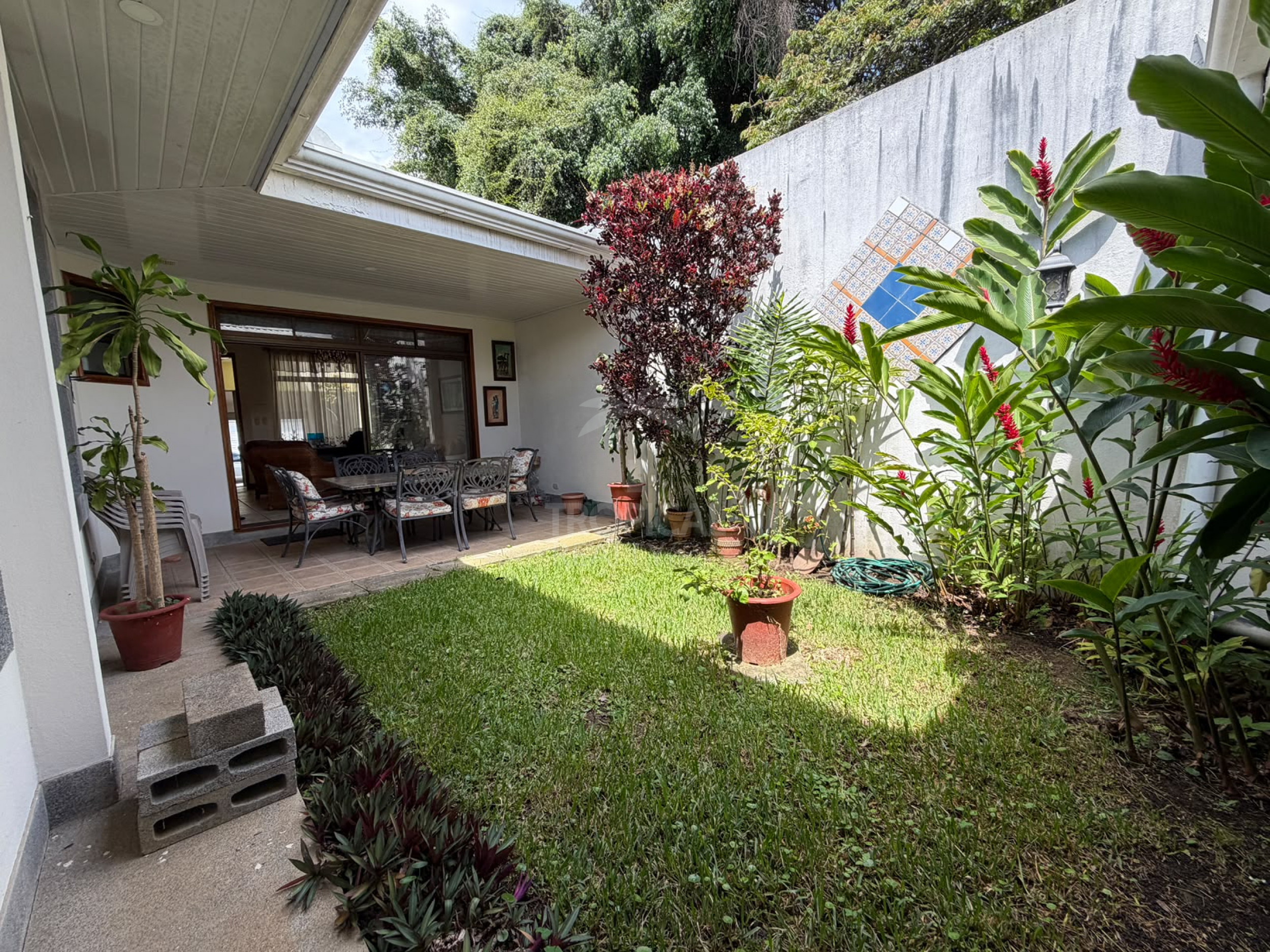 Casa de una planta en alquiler Escazu, Altos de Horizonte