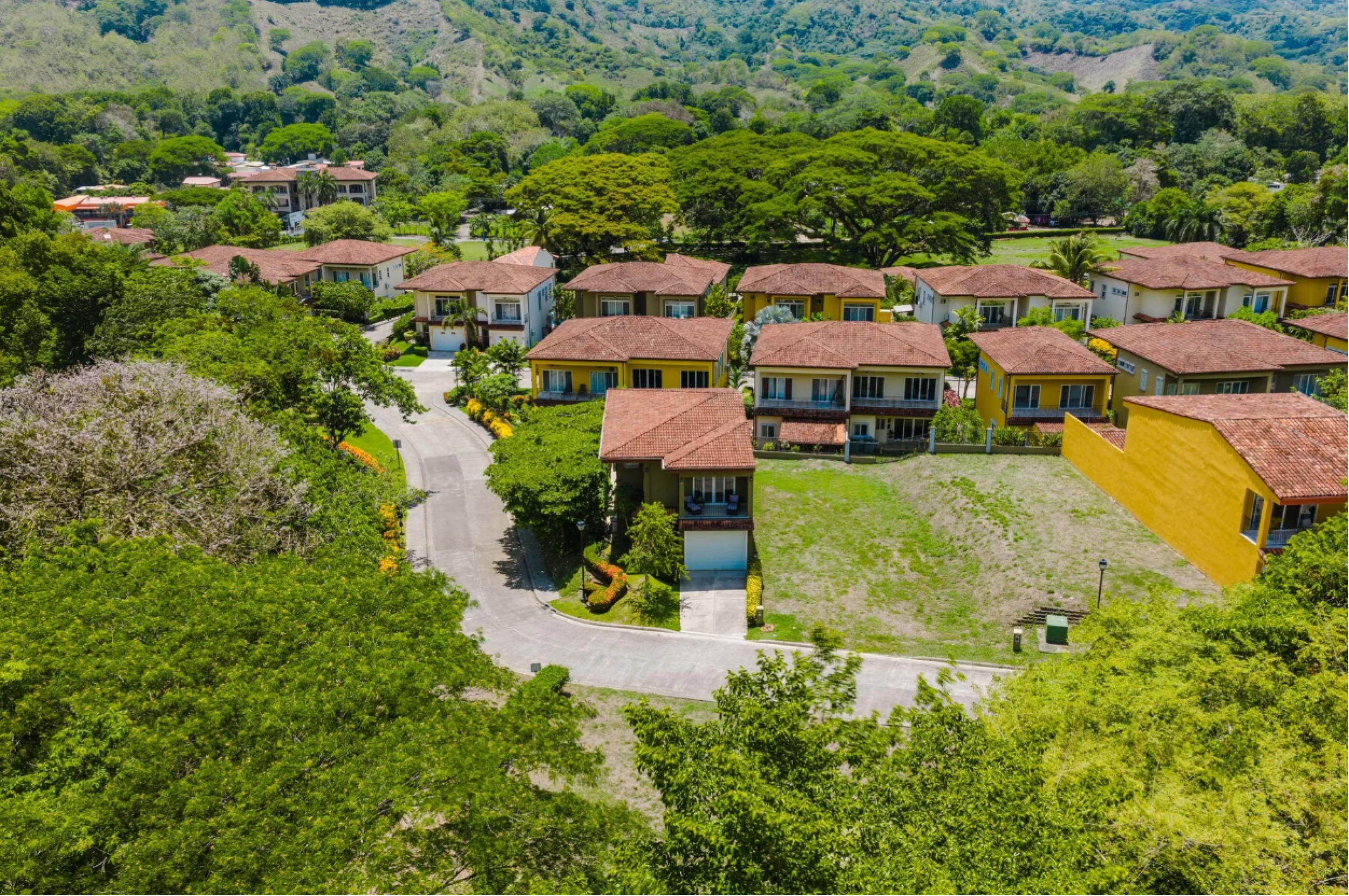 4-Bedroom Townhouse for Sale in Herradura – Reserva Las Lomas near Los Sueños Marina
