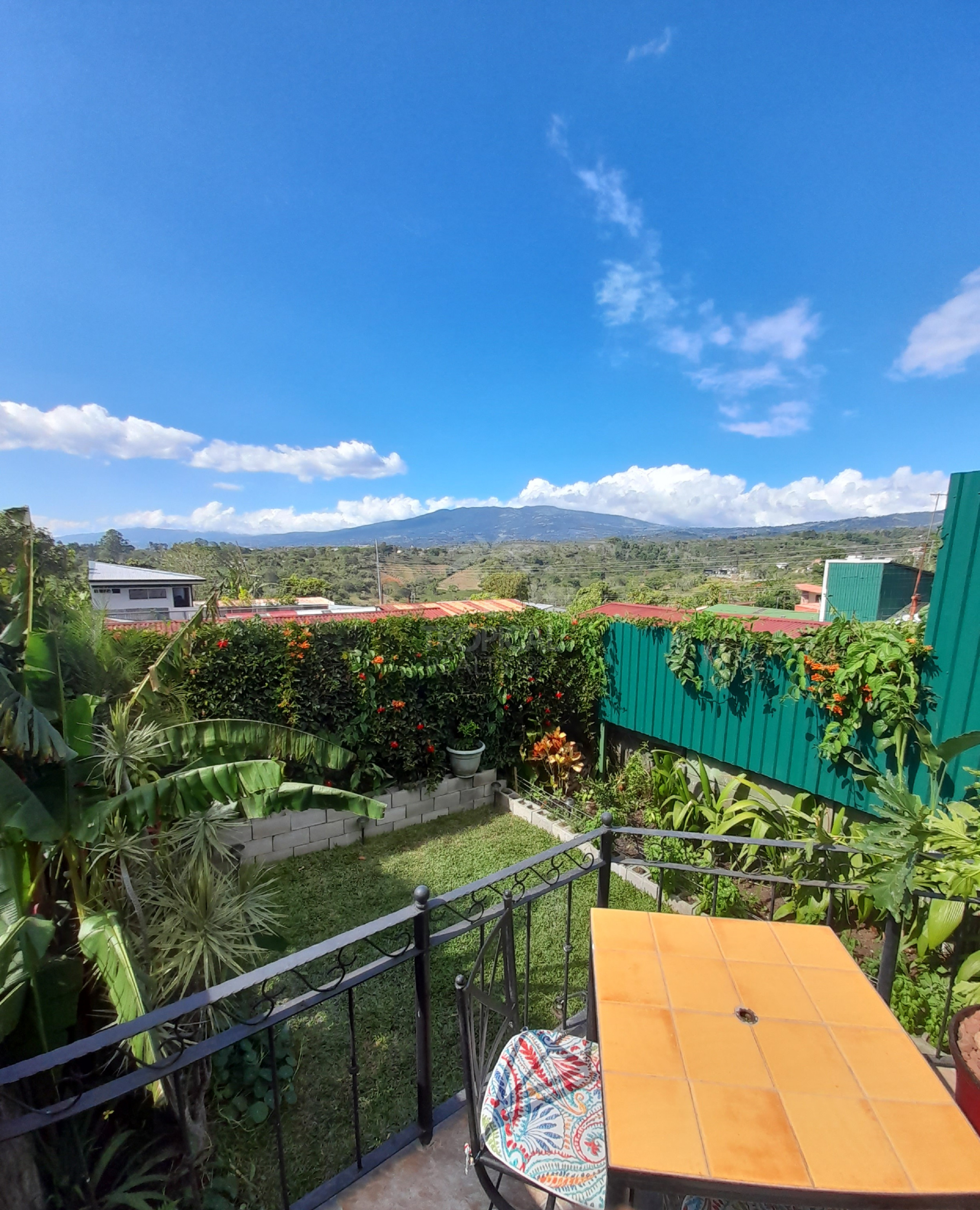 Property 2 homes, Mountain Views in San Isidro, Alajuela – Ideal Income/Hospitality or Vacation Home