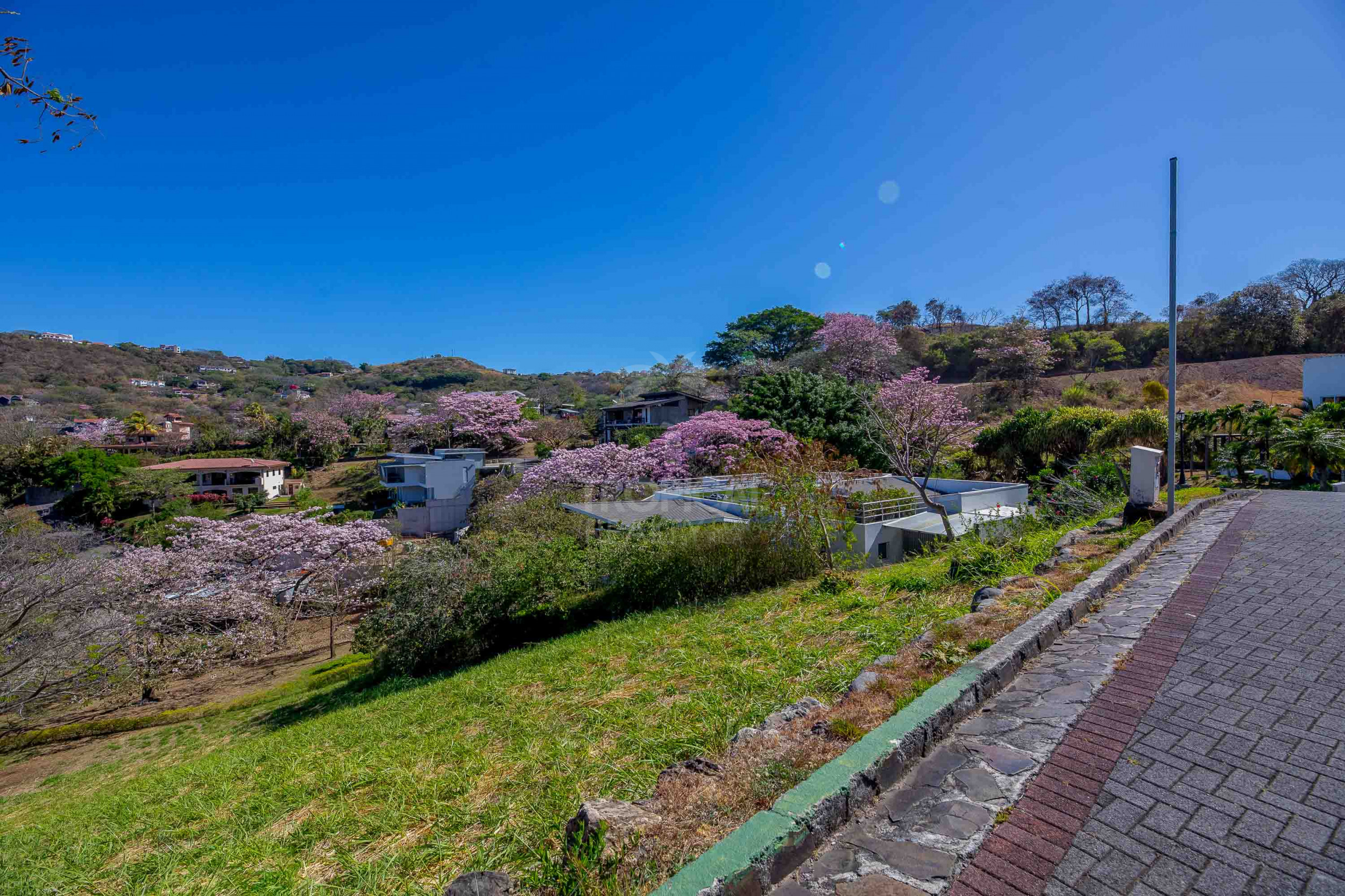 Premium Lot for Sale in Valle Escondido, Santa Ana – 1,071 m² with Sunset Views