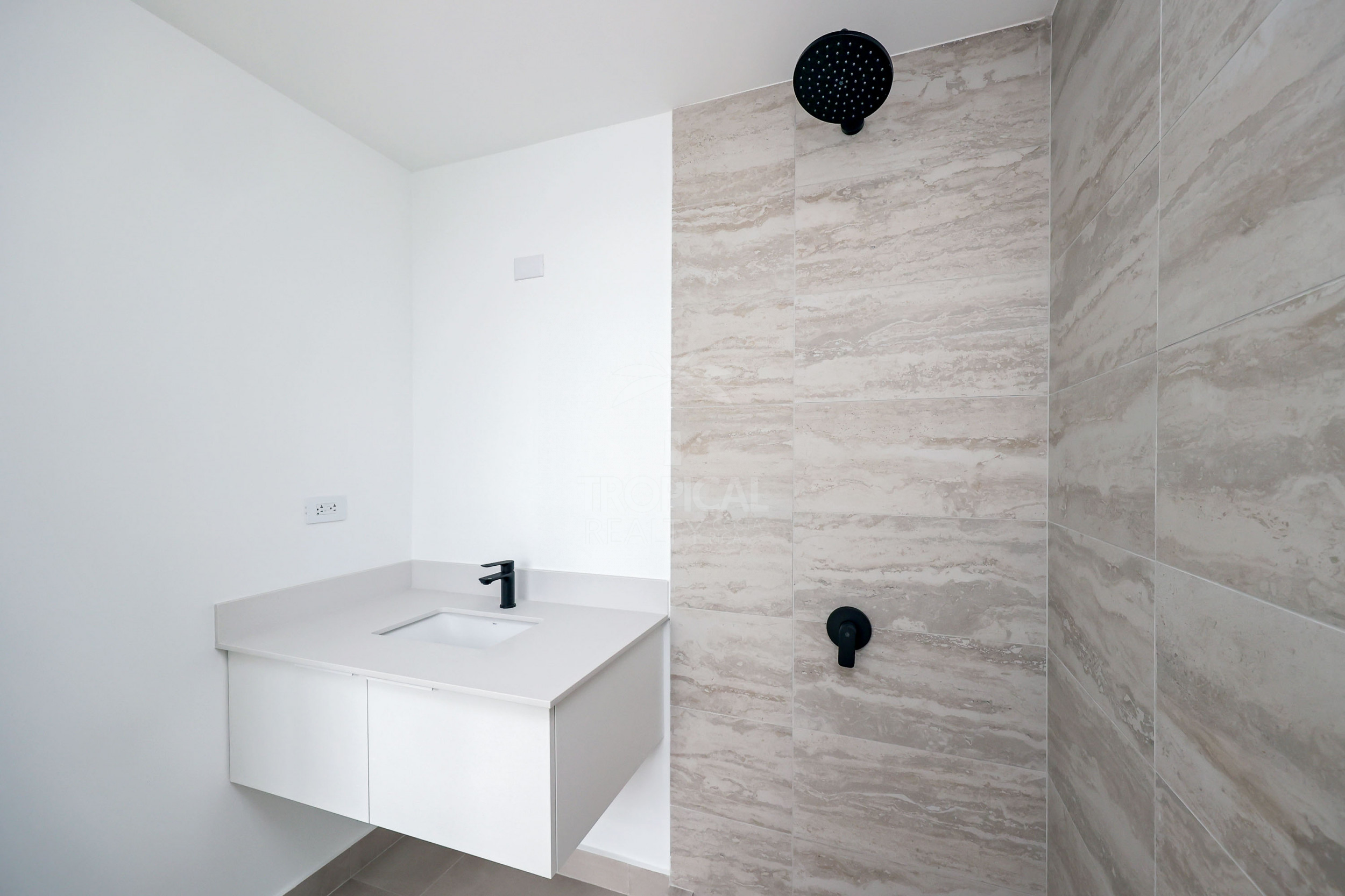 Contemporary City View Apartment – La Sabana, San José