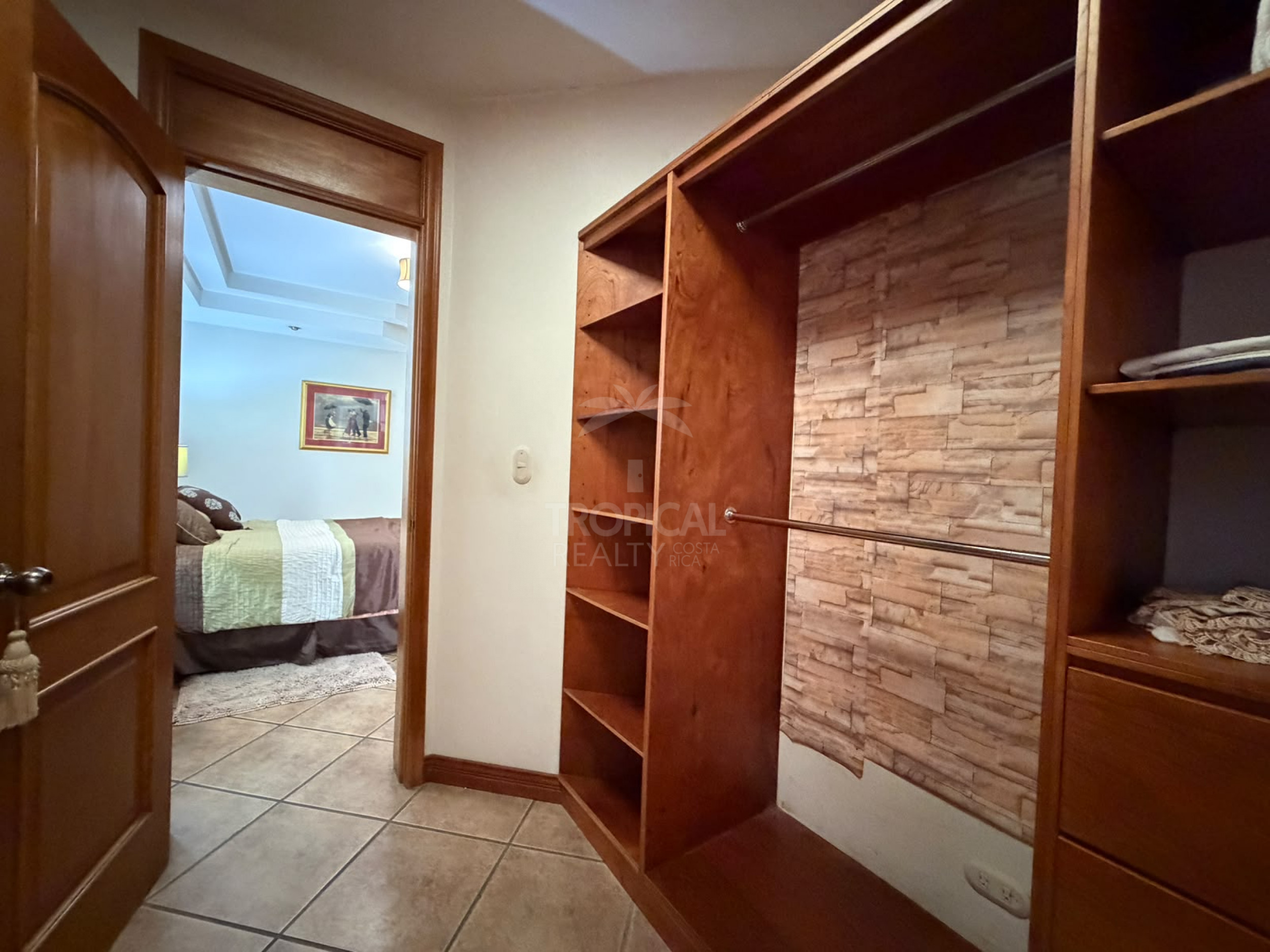 Casa de una planta en alquiler Escazu, Altos de Horizonte