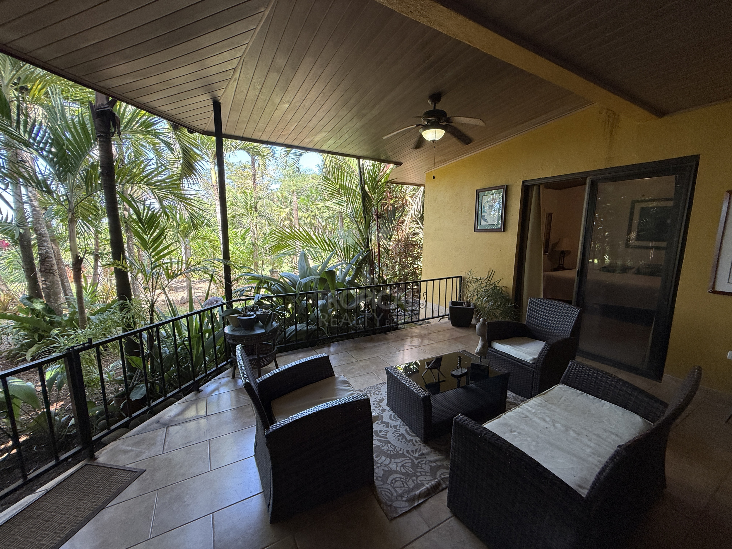 Property for sale with 3 houses and a cabin in Esparza!