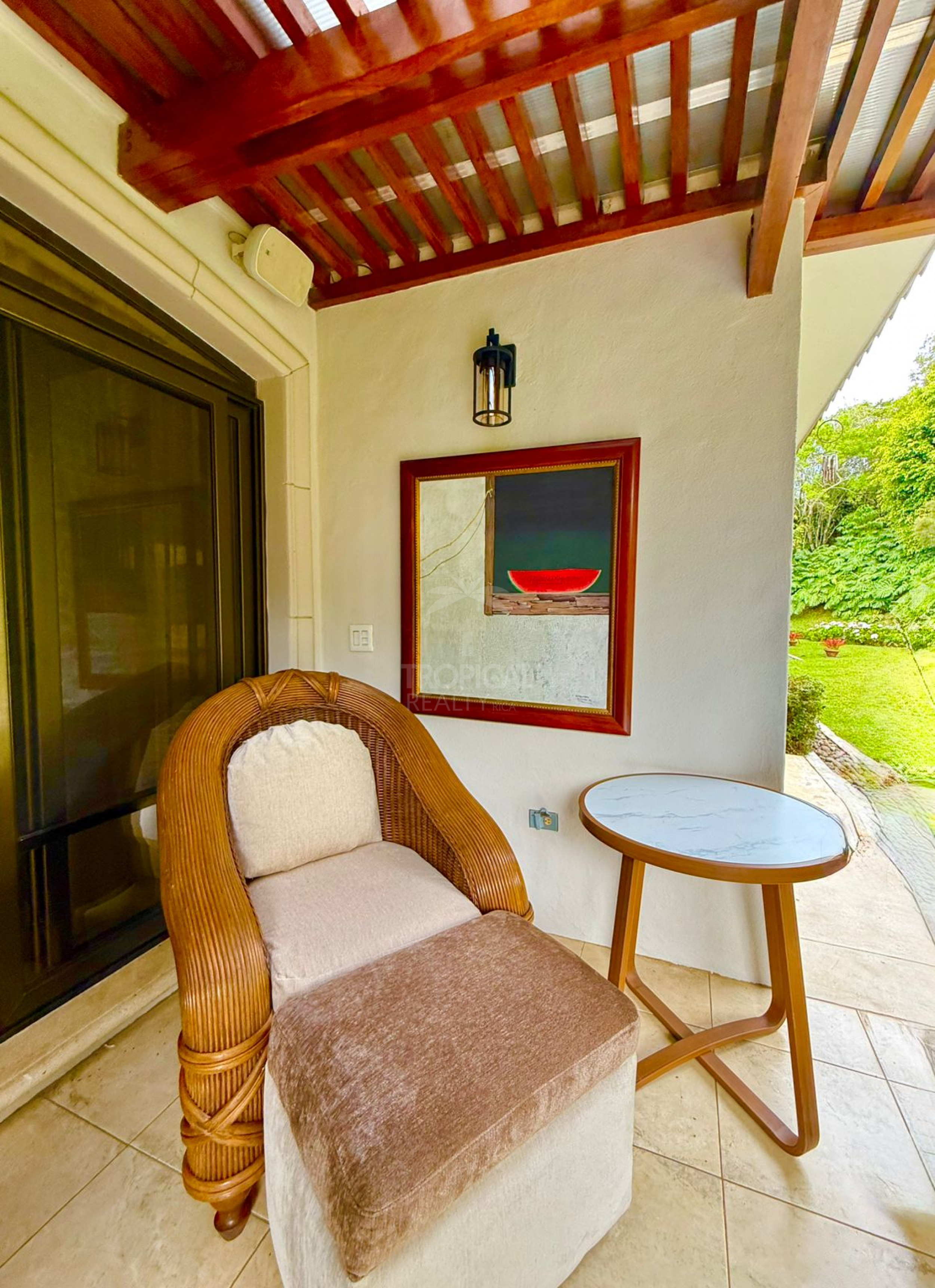 Luxury Single-Story Home in Monterán, Curridabat – 4 Bedrooms, Jacuzzi & 2,800 m² Lot