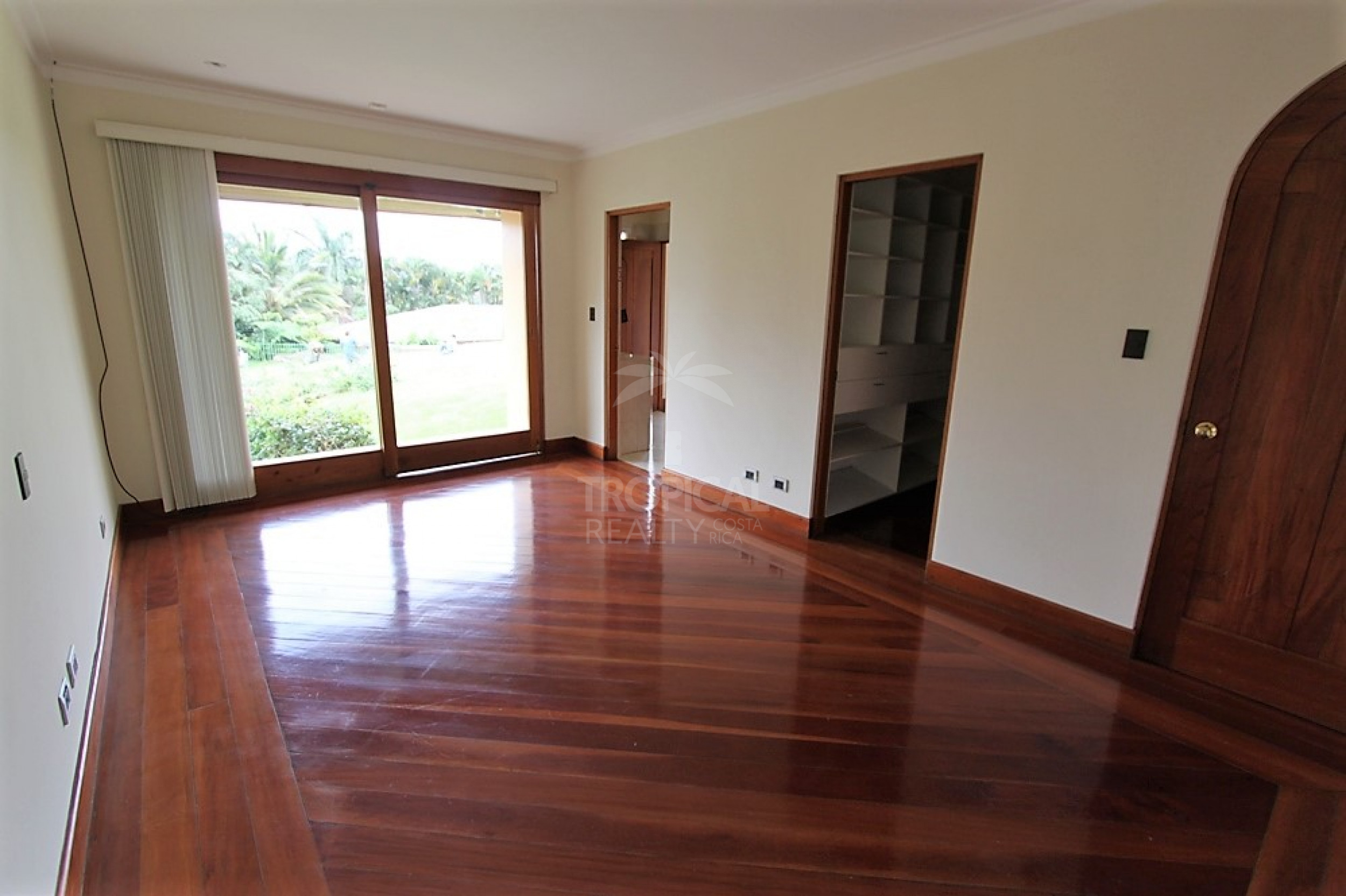 Single-Story Independent Home with Panoramic Valley Views in Jaboncillos, Escazú