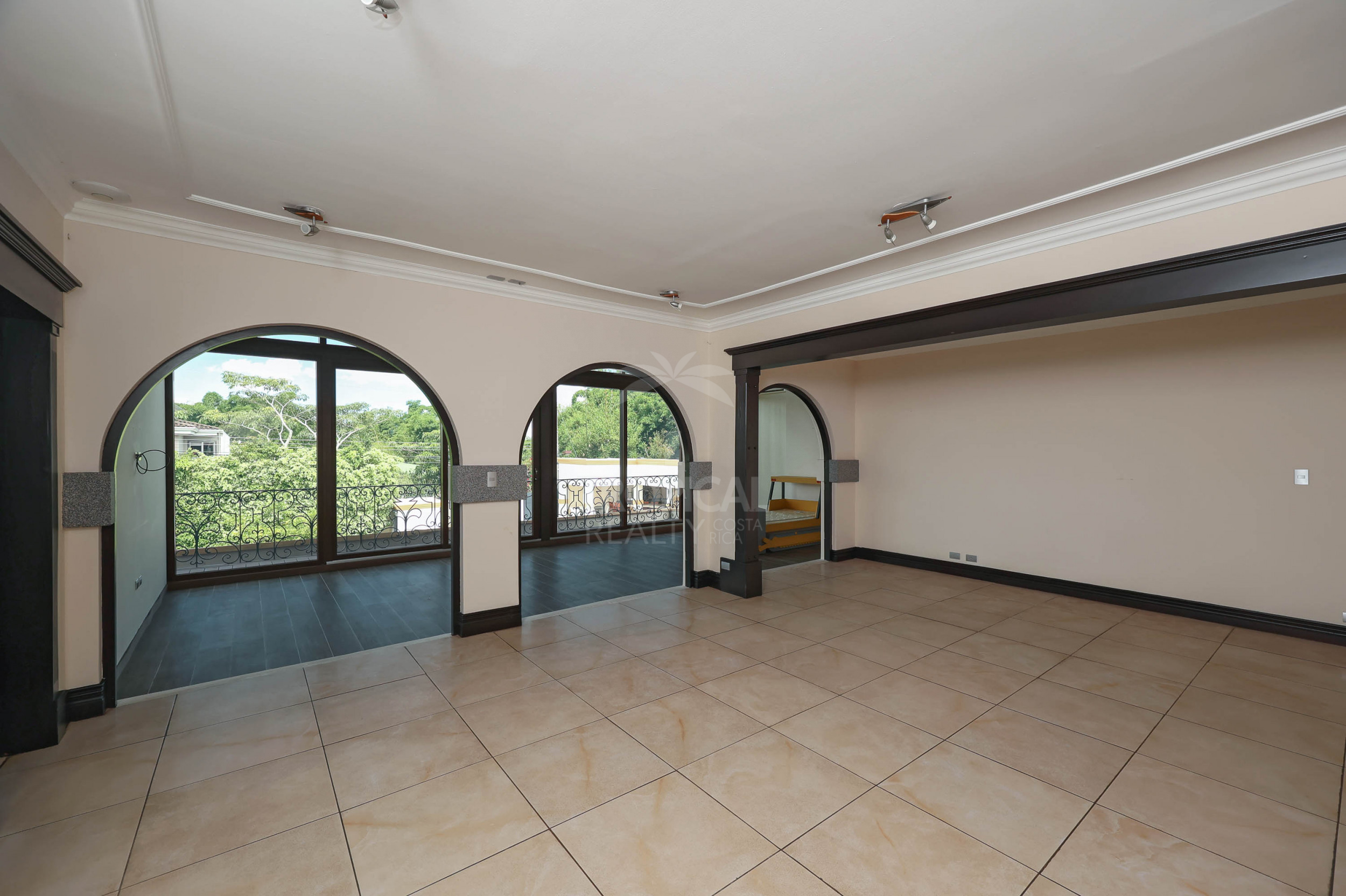 Luxury Home for Sale in Pinares de Curridabat – Modern Elegance Meets Timeless Comfort