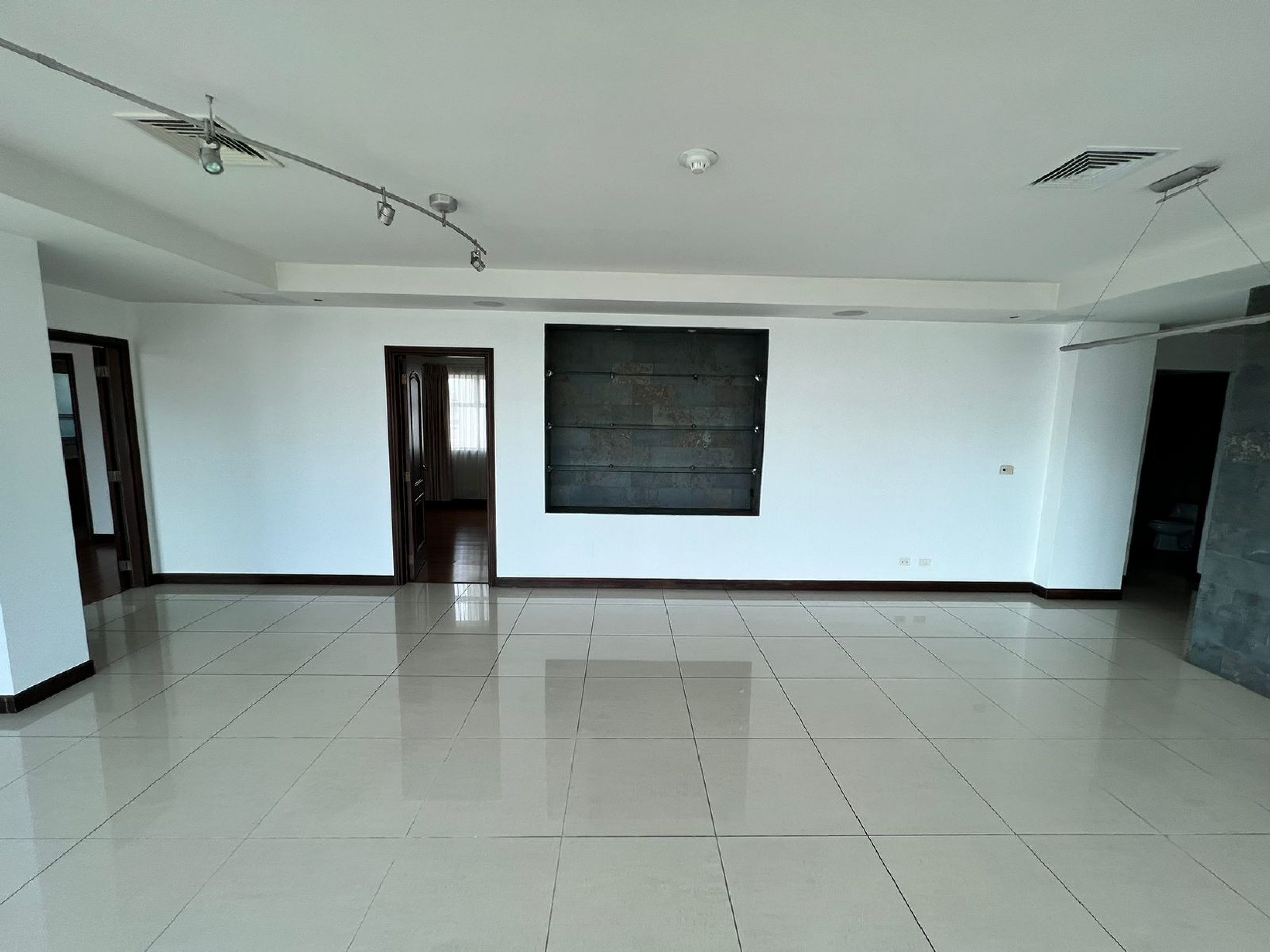 Penthouse Exclusivo en Torre Nunciatura: Elegancia y Funcionalidad SOLD
