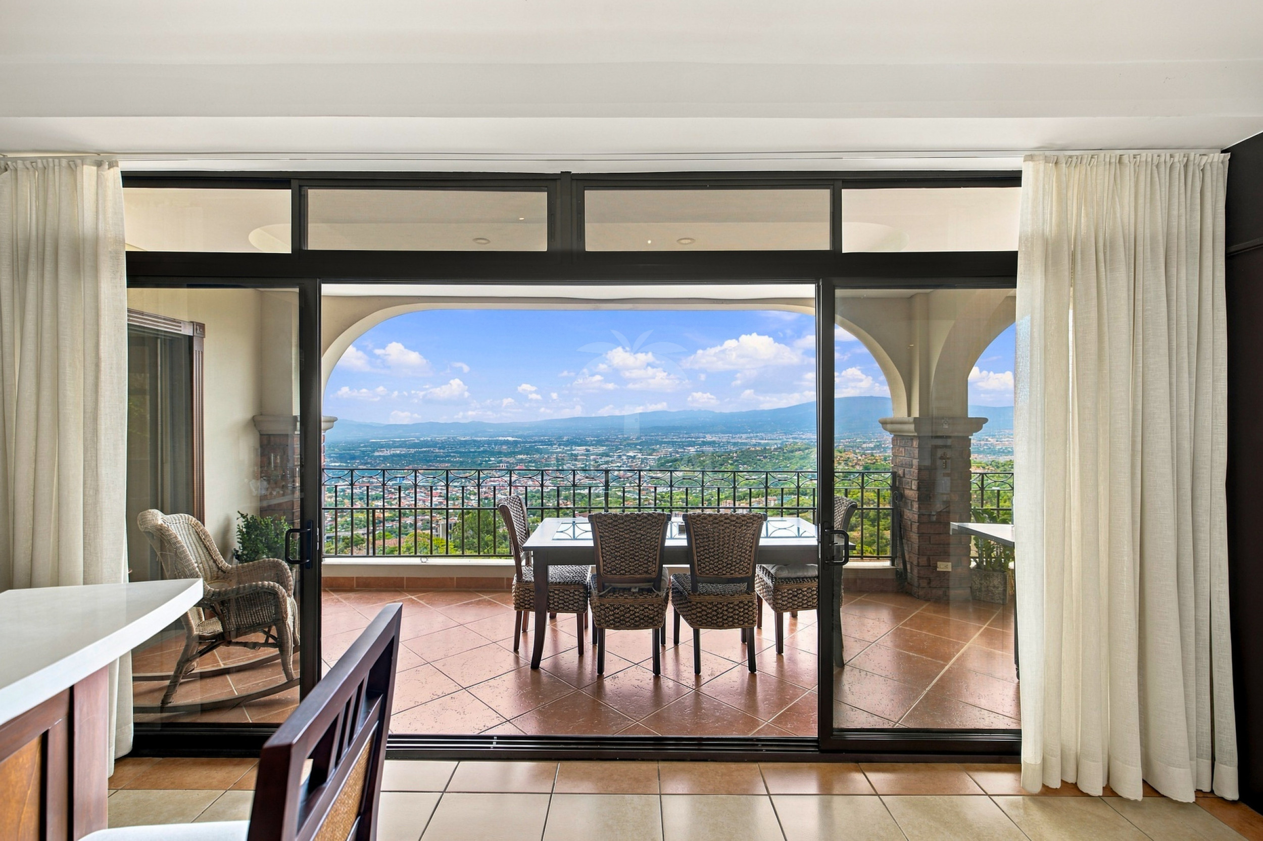 Vivir en las Nubes: Penthouse de 432 m² en Altos de Monasterio