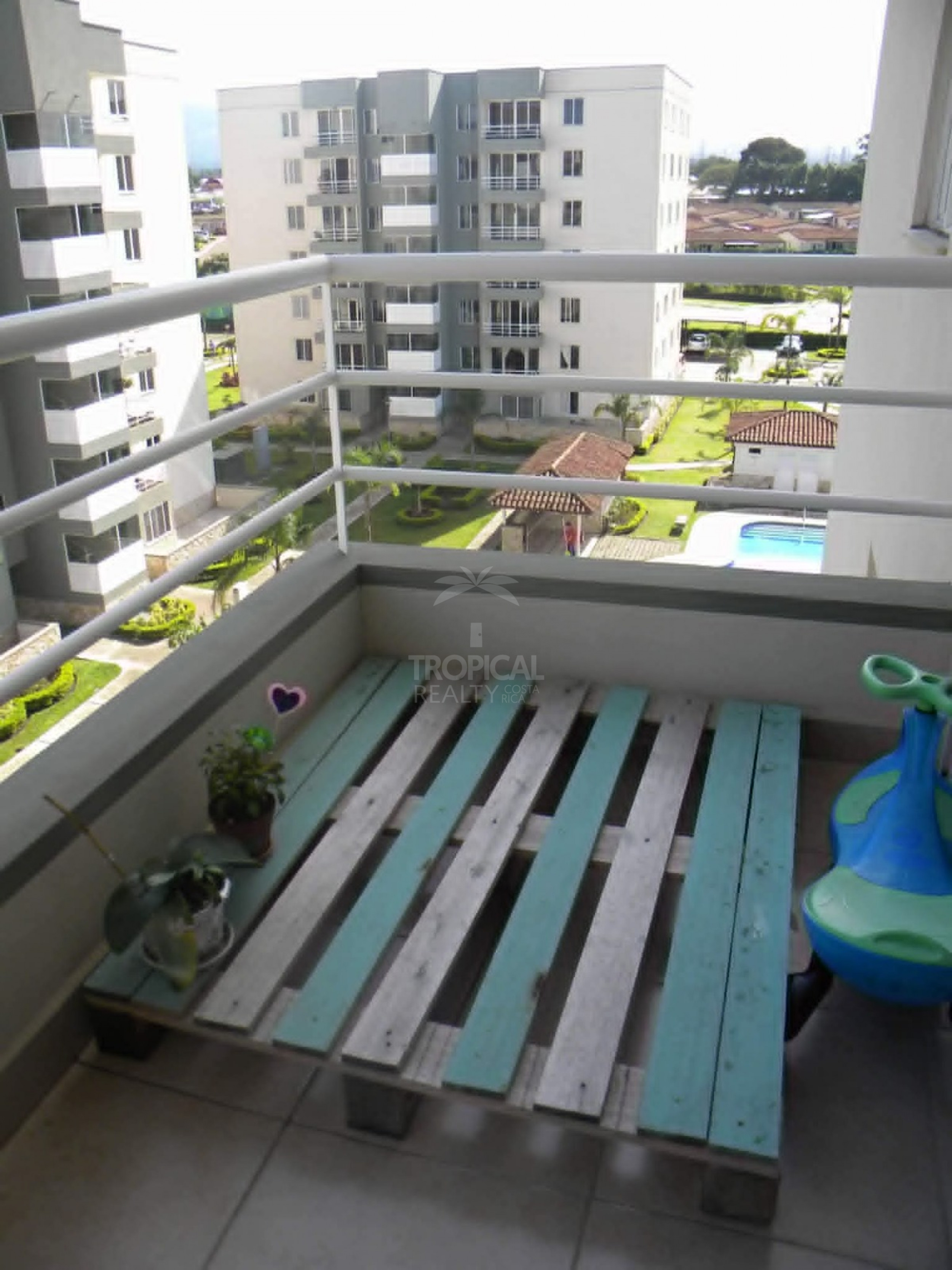 Modern Apartment with Two Balconies for Sale at Torre Parque 160, Concasa