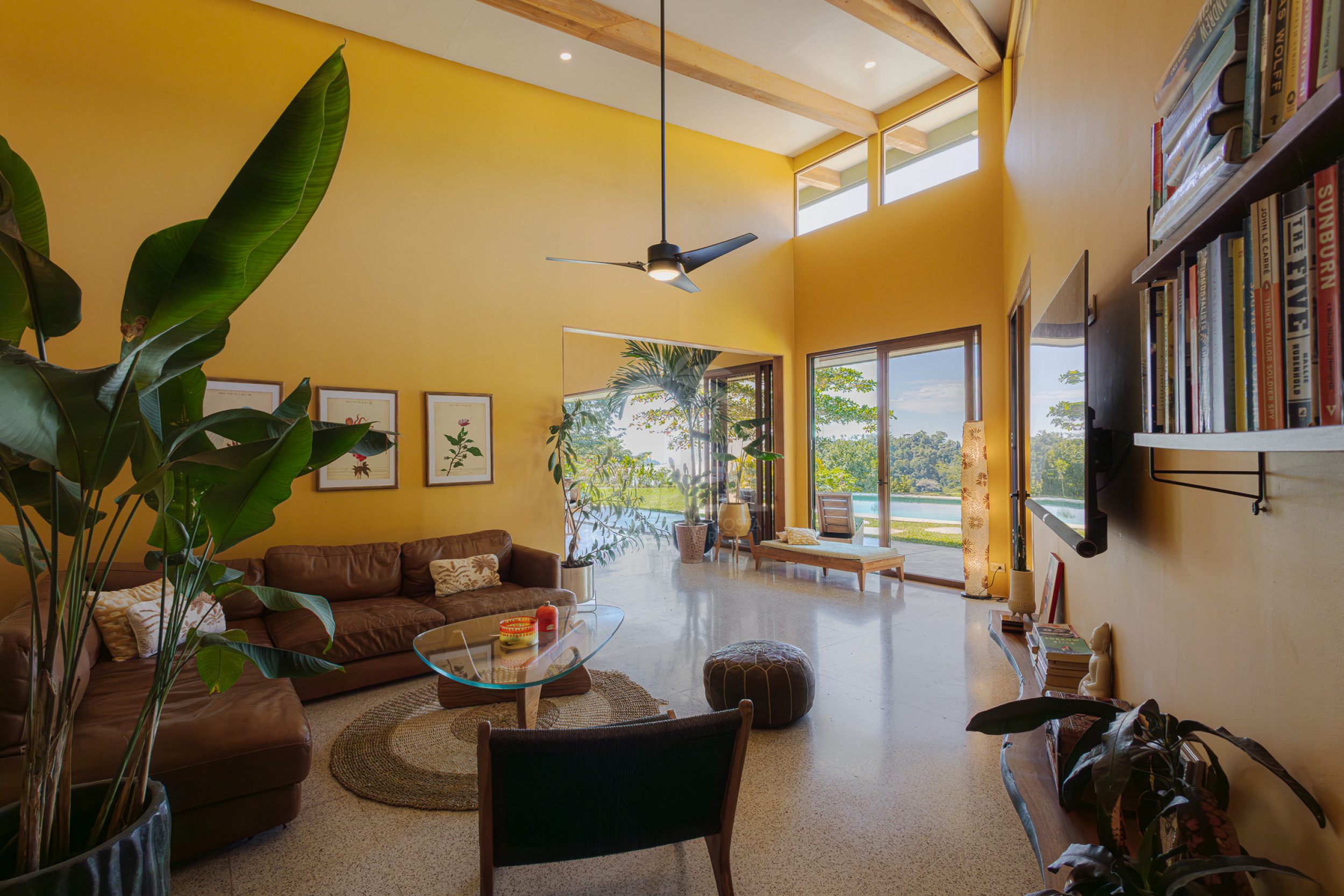 Villa de lujo con vista al mar en condominio cerrado – 3 habitaciones / 3.5 baños, piscina y lote de 5.000 m²