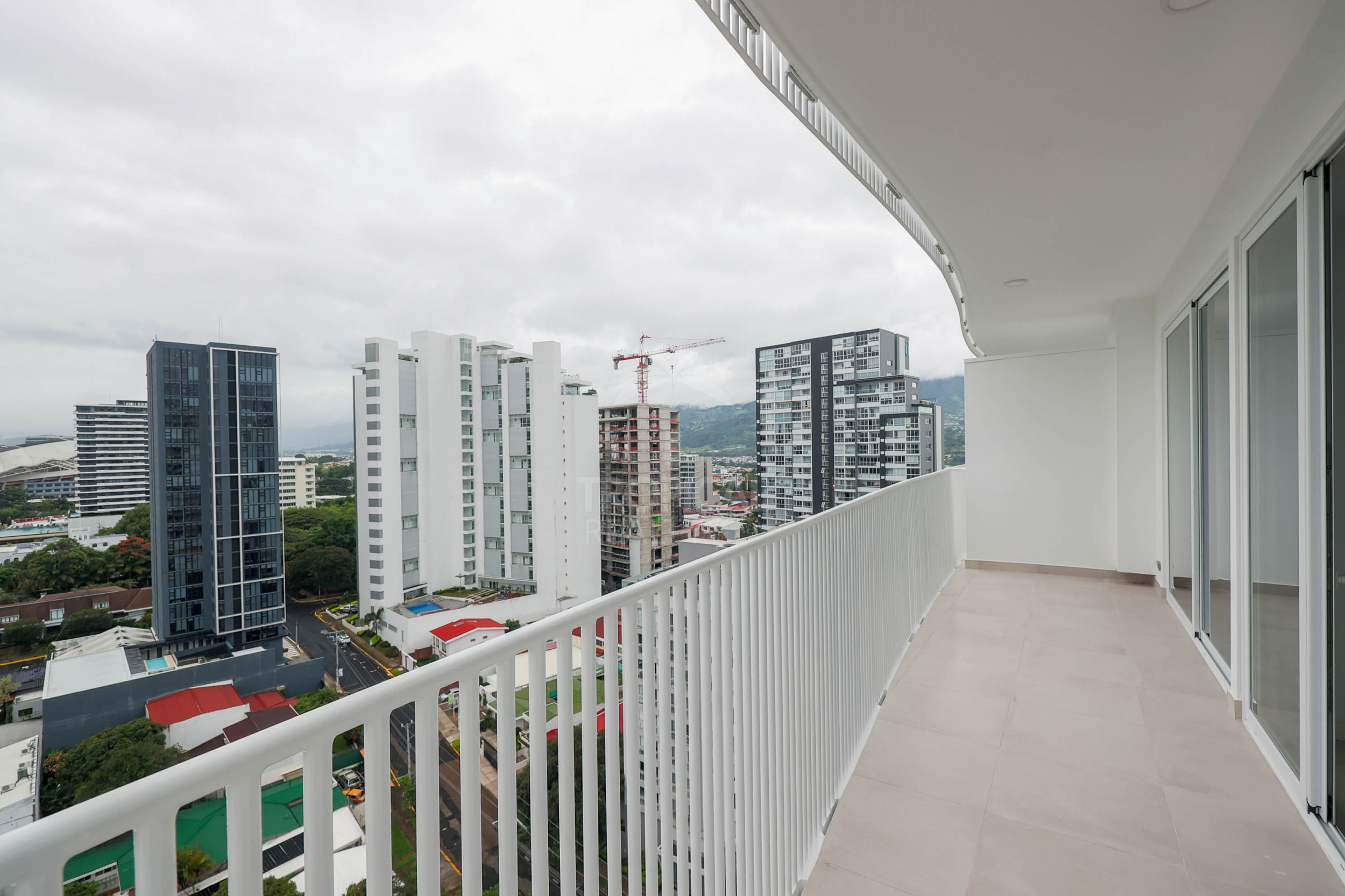 Contemporary City View Apartment – La Sabana, San José