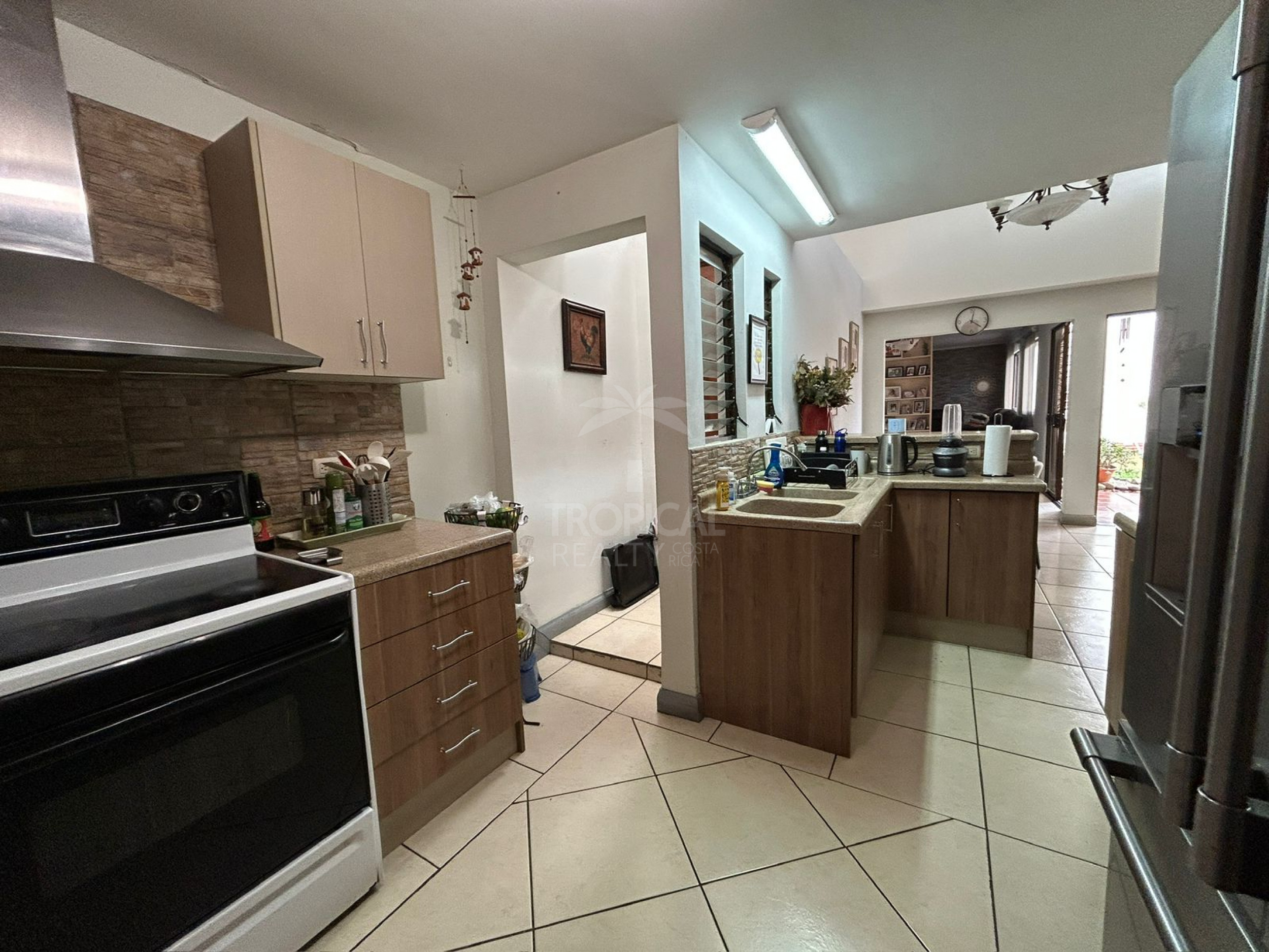 Independent Home for Sale in San Francisco de Dos Ríos – Spacious Layout, Office & Patio