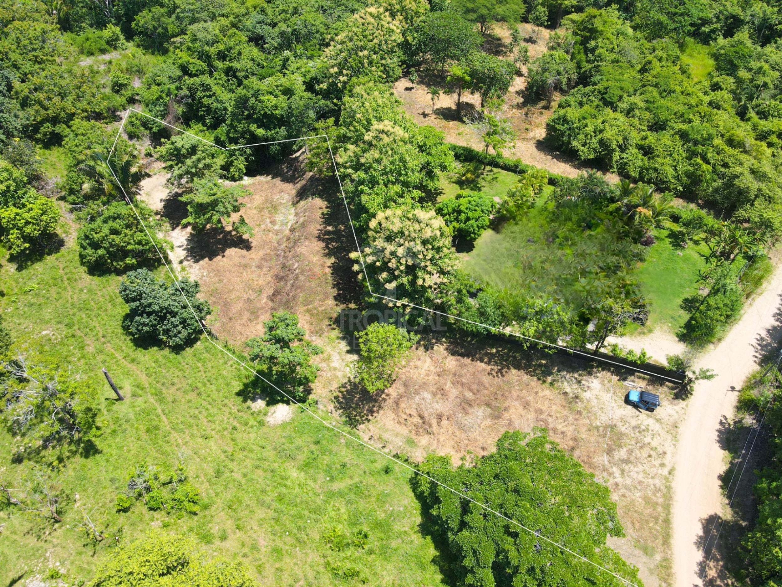 Lot with Registered Well and 3 Buildable Platforms – Minutes from Santa Teresa