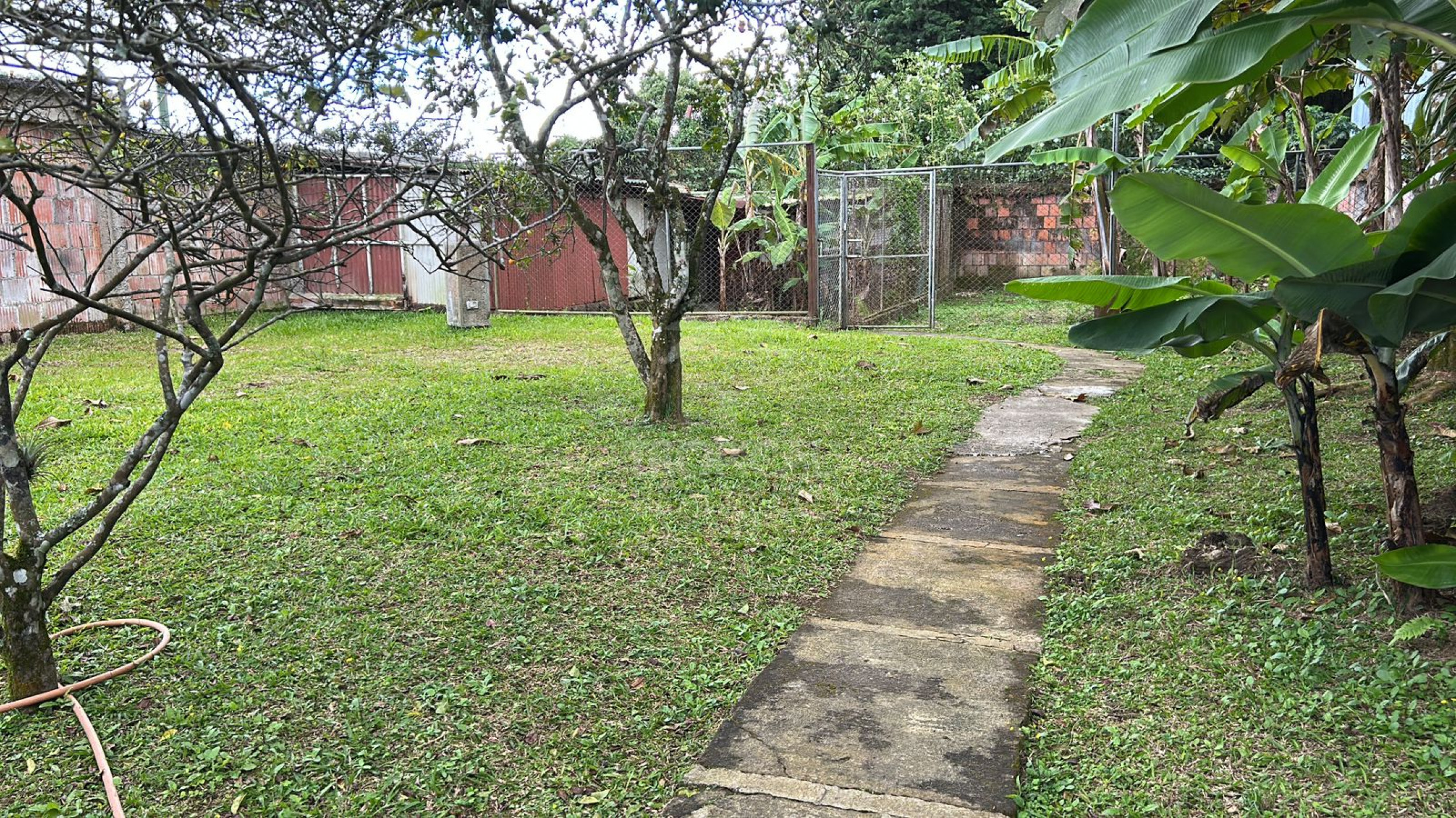 For Sale: House with Mixed Land Use in Granadilla – Large Lot with Development Potential | $819,000