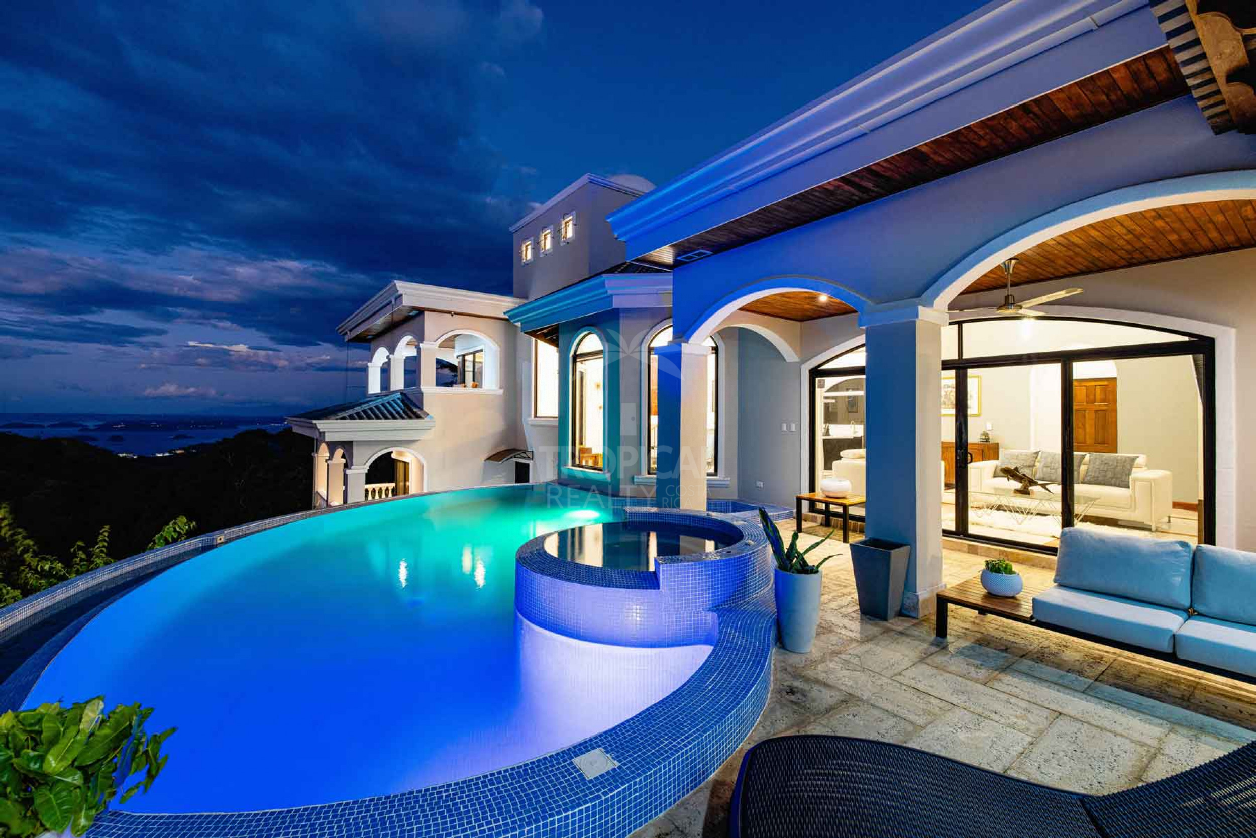 Luxury Villa in Guanacaste with Infinity Pool and Panoramic Ocean & Volcano Views