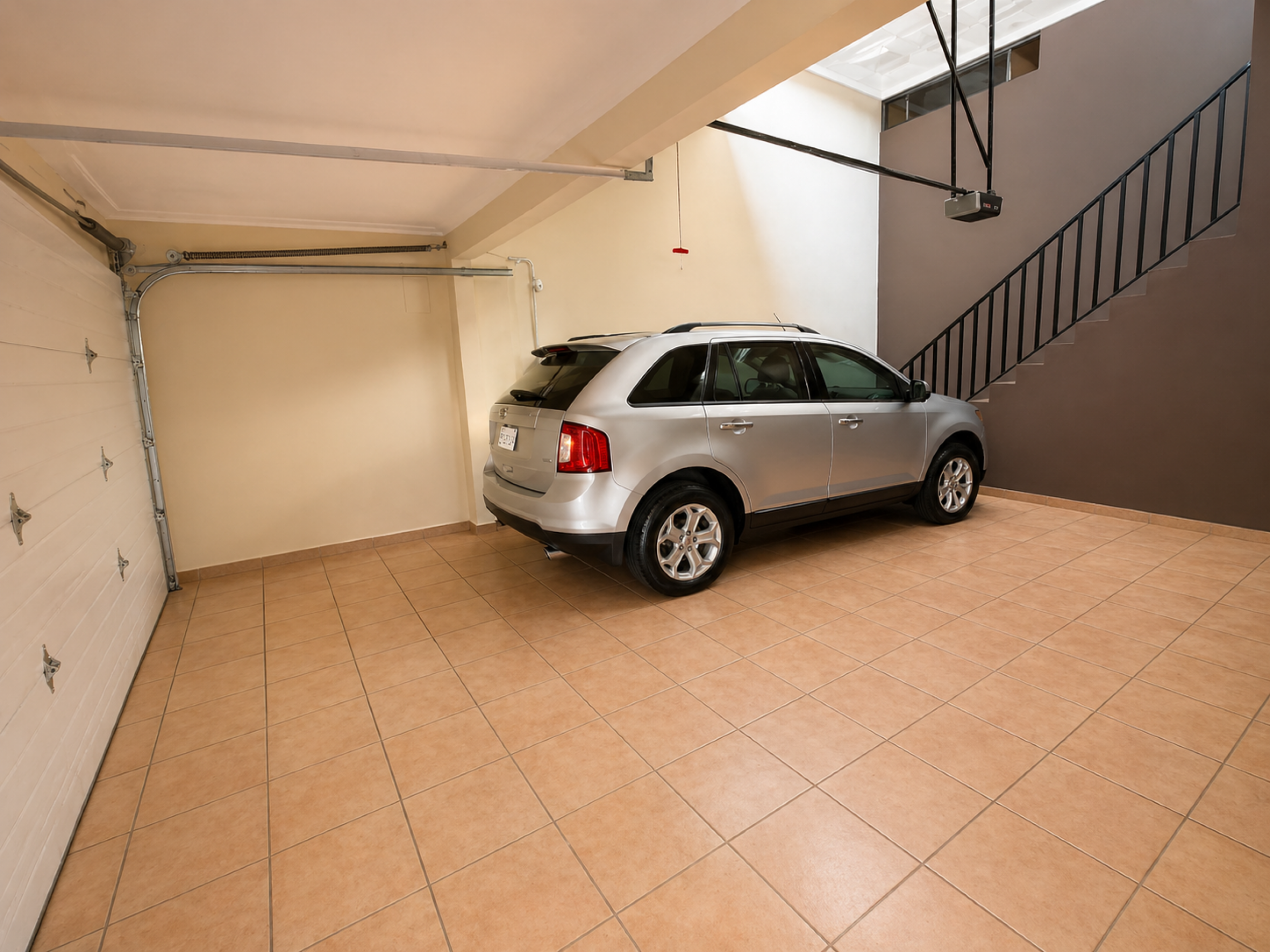 Home for Sale in Curridabat – 3 Levels, Office, TV Room & Spacious Layout