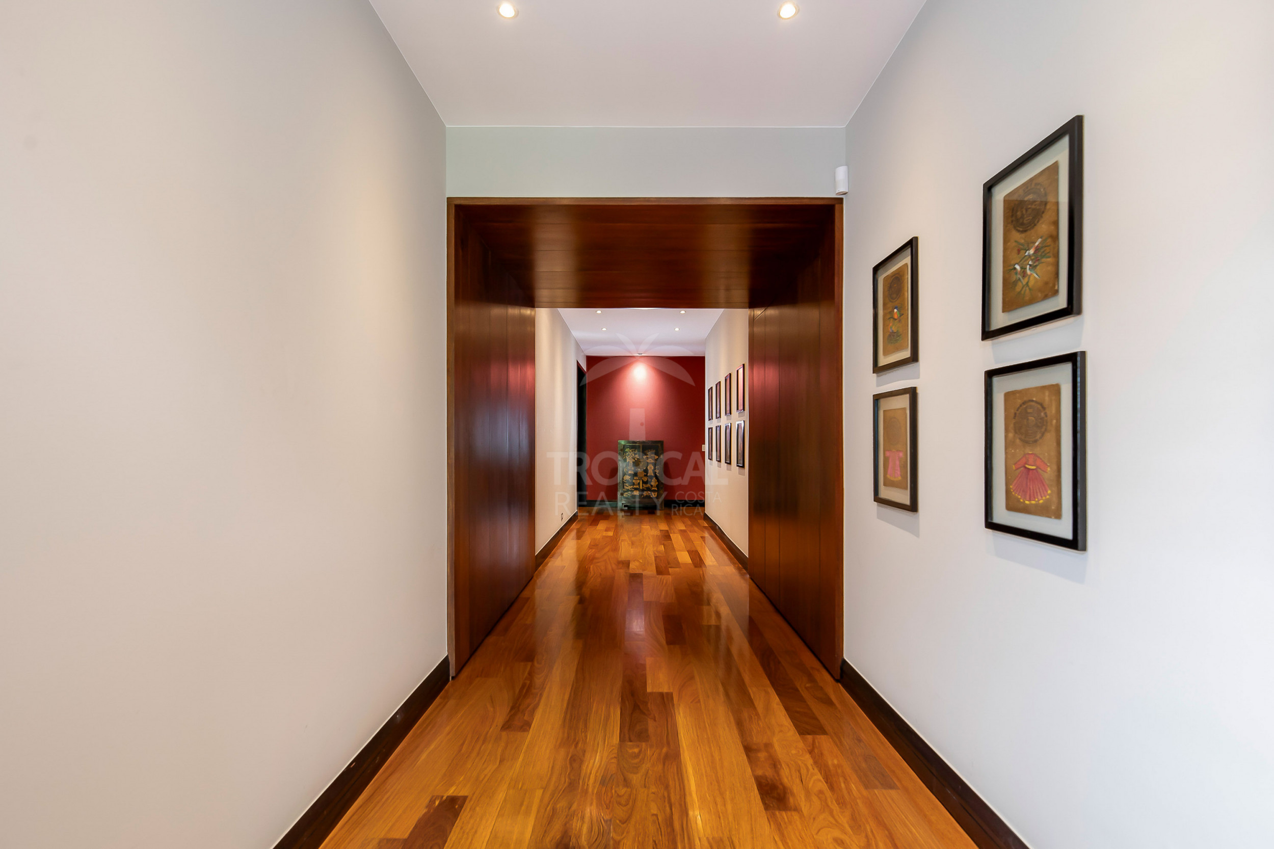 La Hacienda Cosmopolitan Chic – Exclusive Single-Level Luxury Estate in Santa Ana