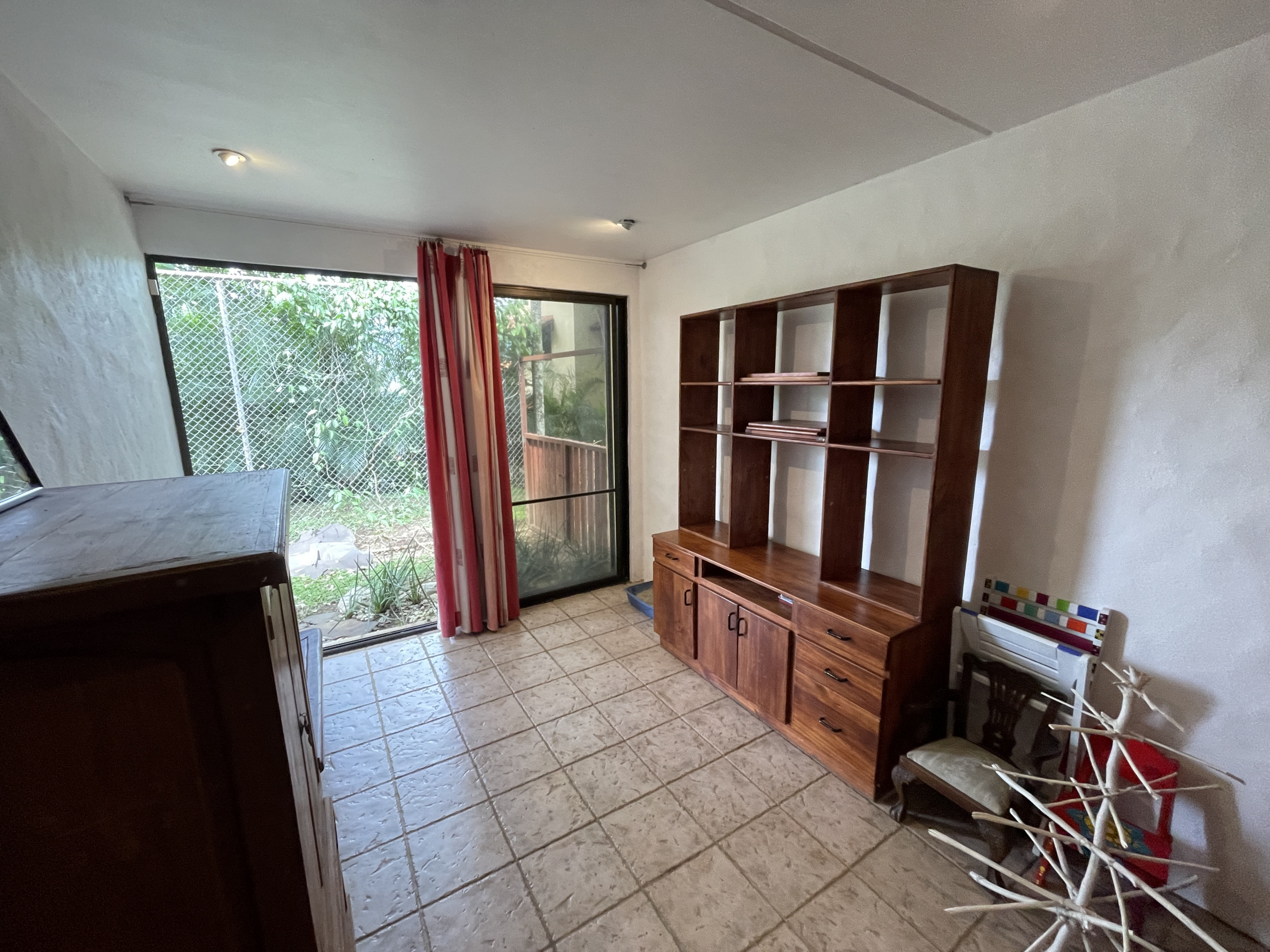 Spacious 5-Bedroom Home in Gated Community in Escazú, Guachipelin Norte