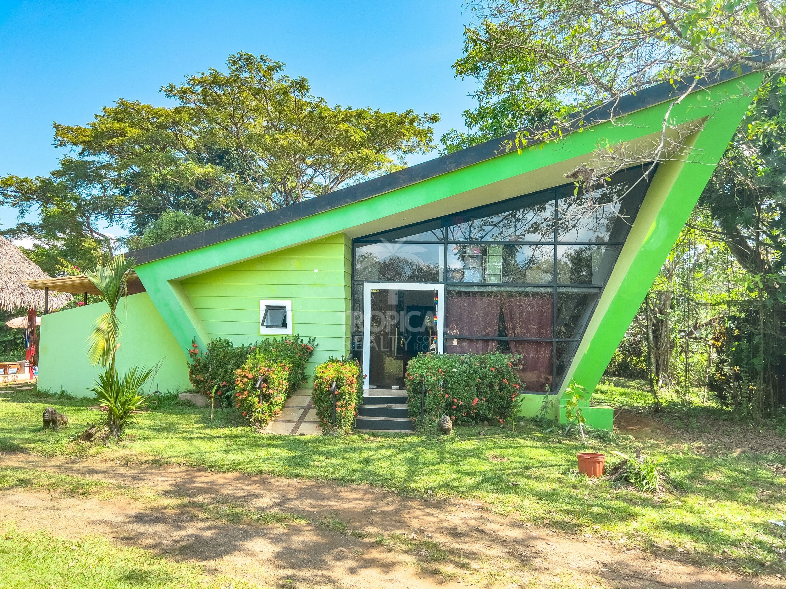 Dream Home Minutes from Pristine Beaches and Community Amenities