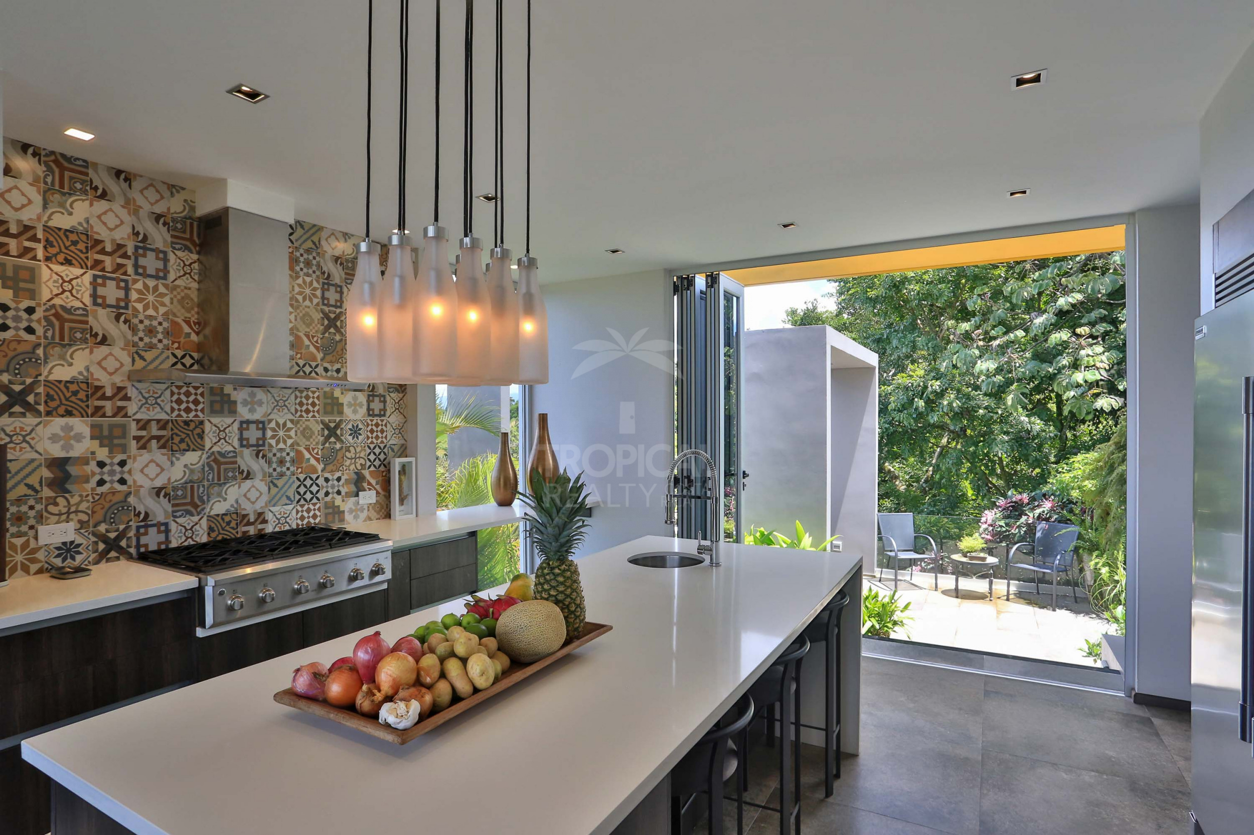 Luxury Home for Sale in Ciudad Colón – Infinity Pool & Forest Views
