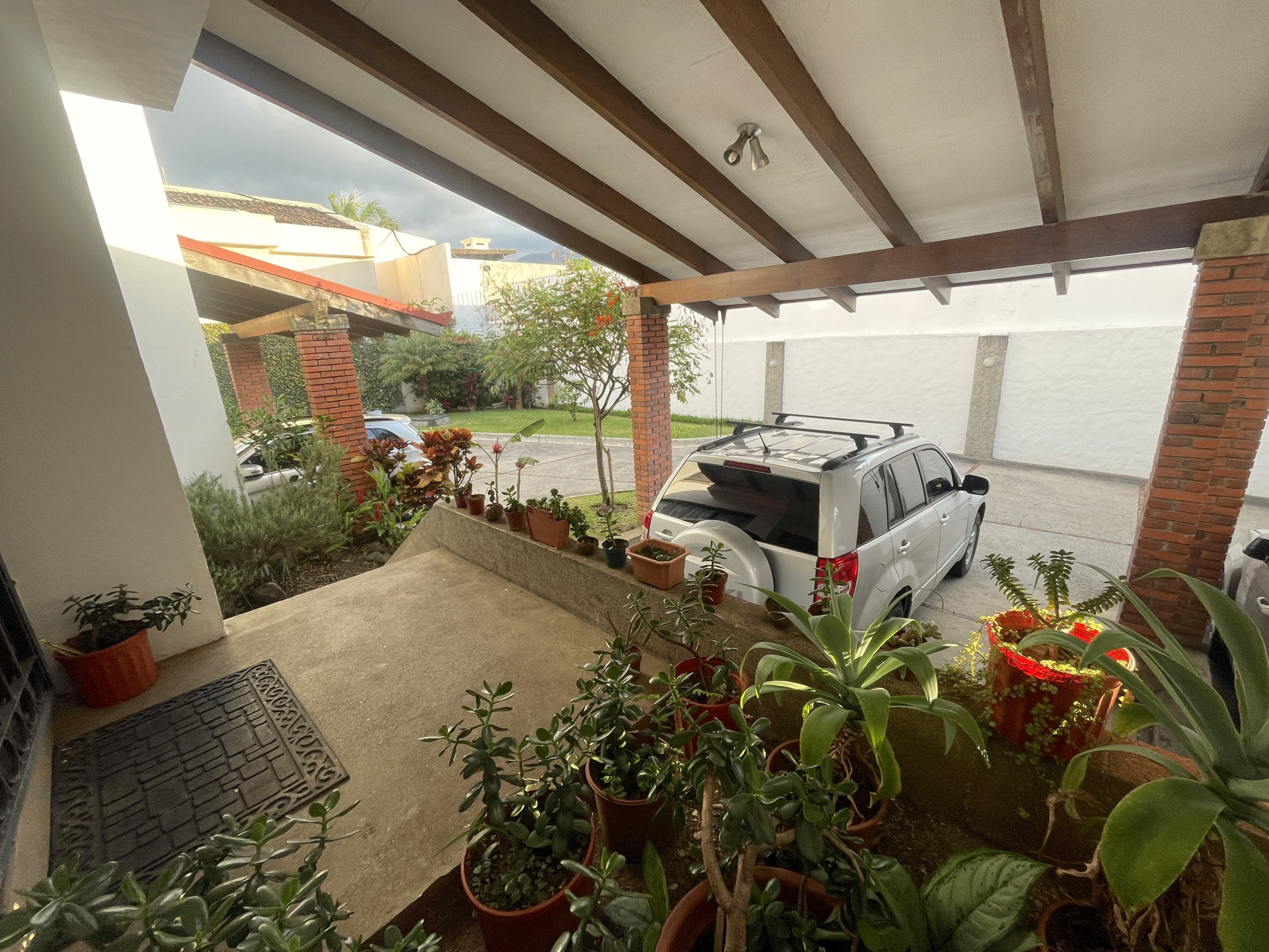 Charming Home in Gated Community: Ideal Living in Escazú's Trejos Montealegre SOLD