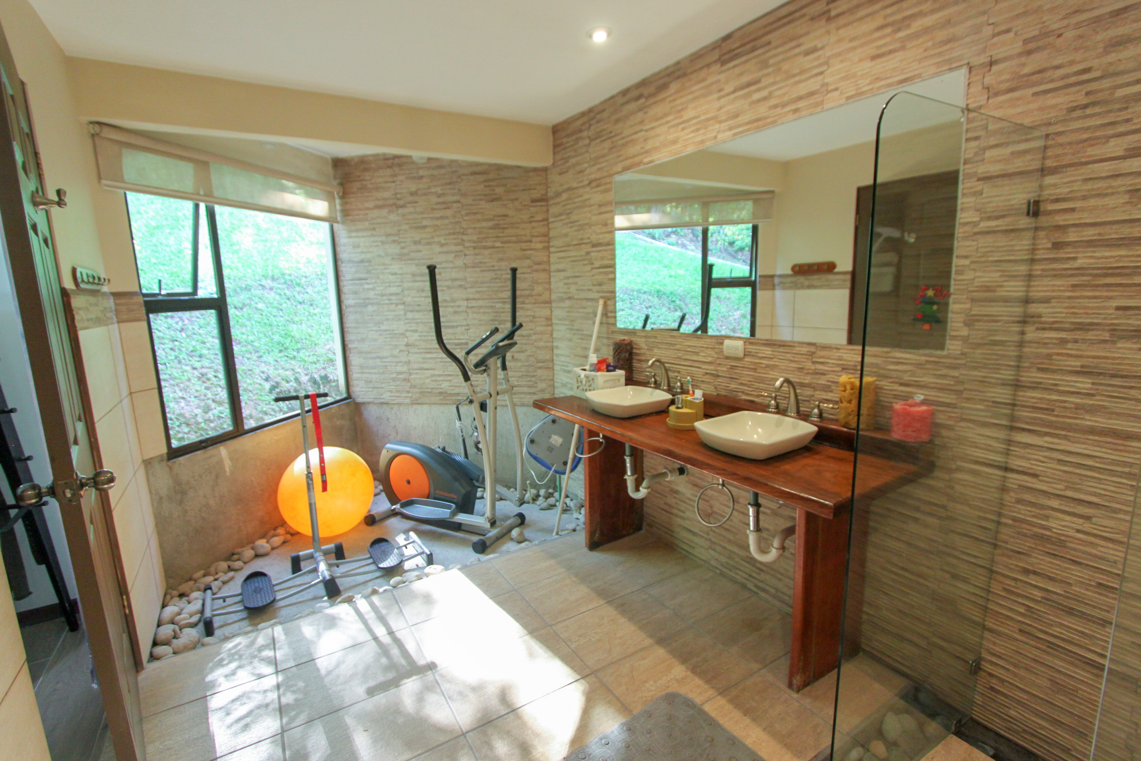 House for sale Ciudad Colon with panoramic views