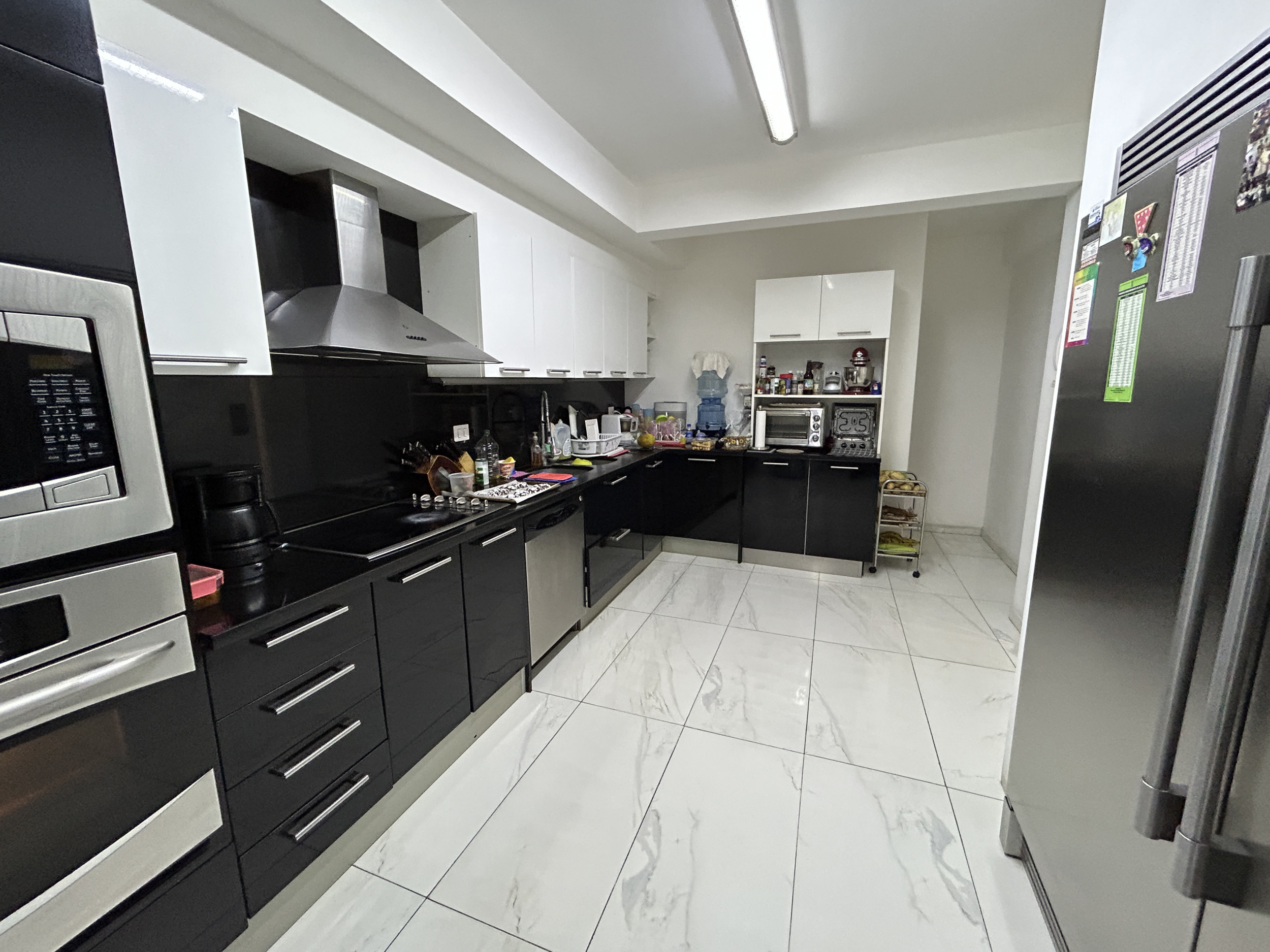 Contemporary House for Sale in Gated Community in Santa Ana