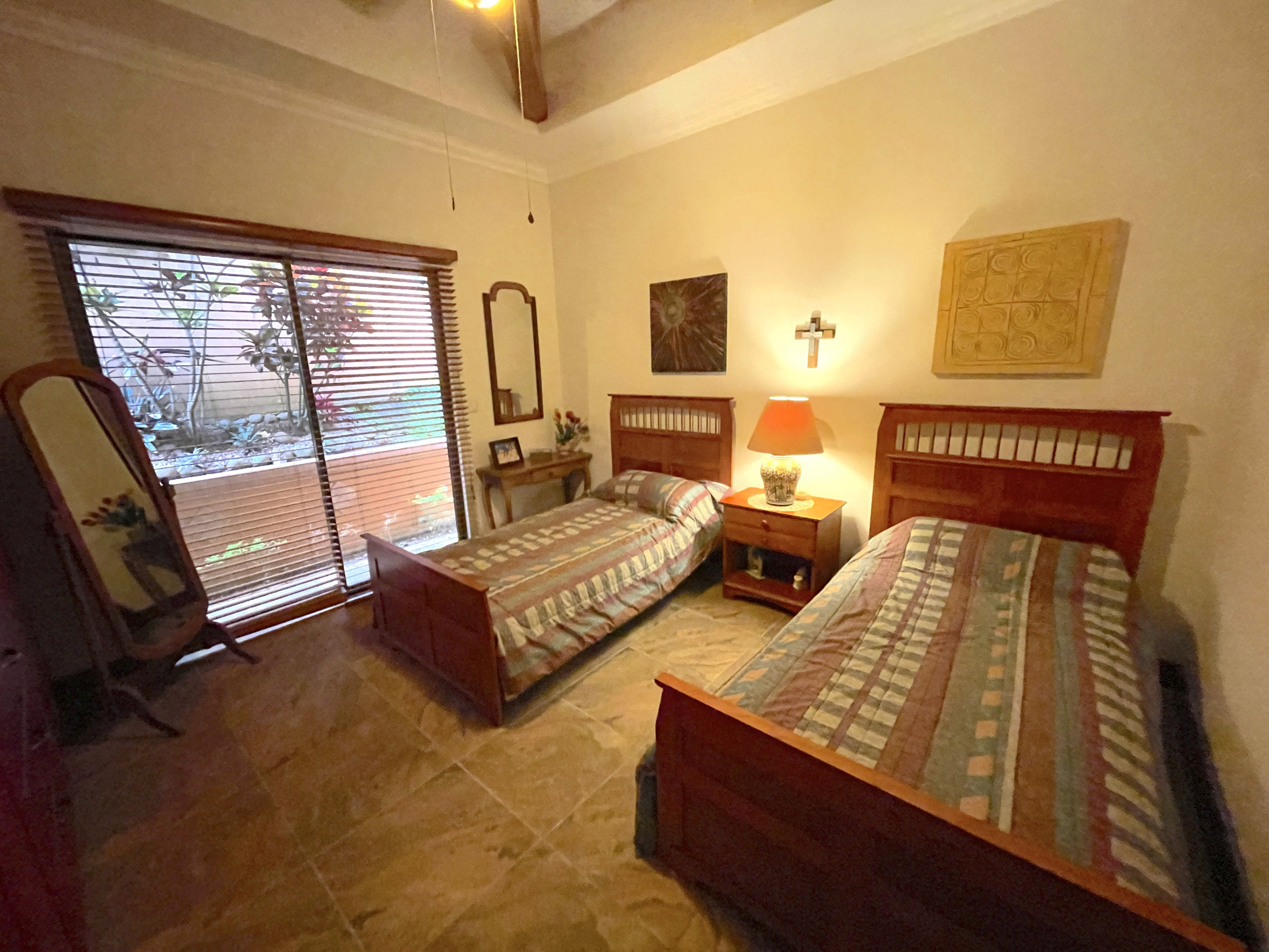 Serenity and Style: Captivating Single-Story Residence with Panoramic Garden Views in Central Ciudad Colón