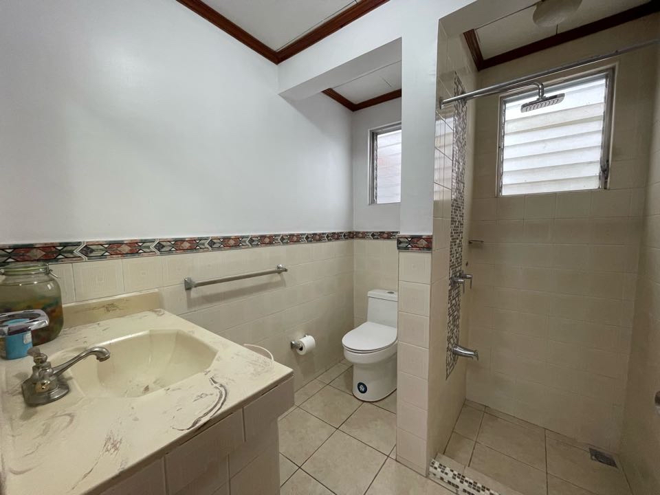 Elegant one-story house in Los Laureles de Escazu with a pool for your enjoyment SOLD
